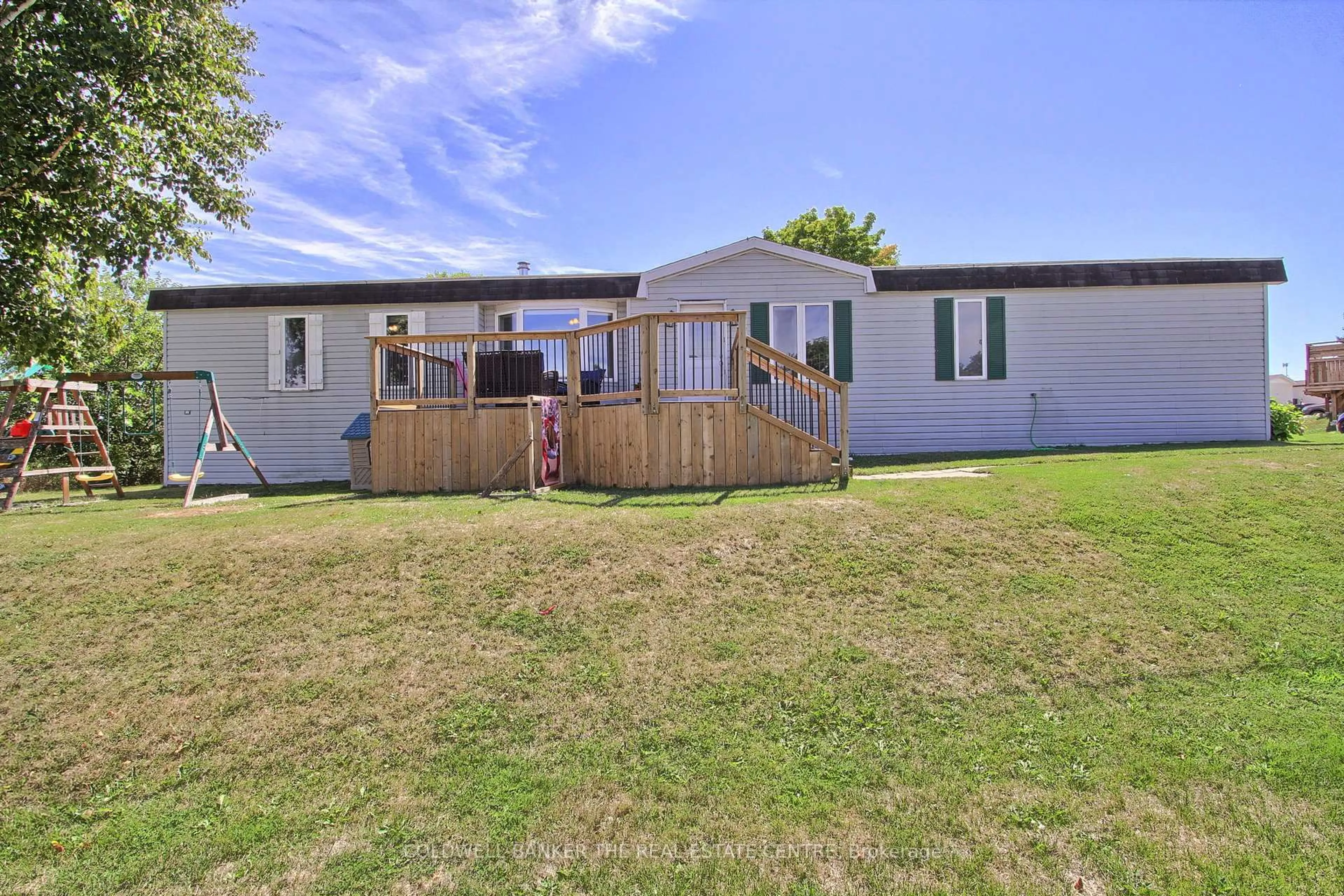 A pic from outside/outdoor area/front of a property/back of a property/a pic from drone, water/lake/river/ocean view for 35 Sunrise Circ, Bradford West Gwillimbury Ontario L3Z 3W9