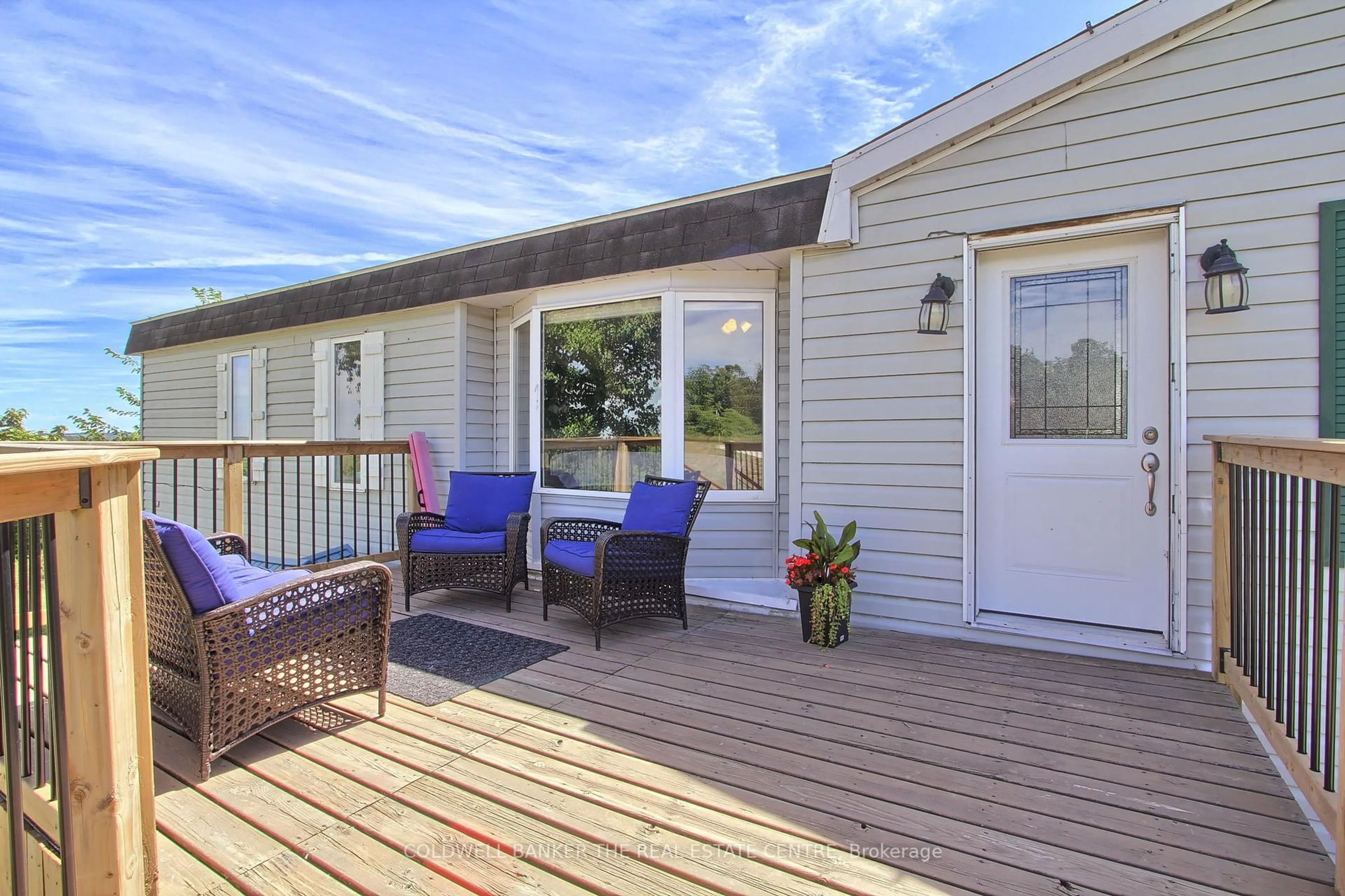 Patio, water/lake/river/ocean view for 35 Sunrise Circ, Bradford West Gwillimbury Ontario L3Z 3W9