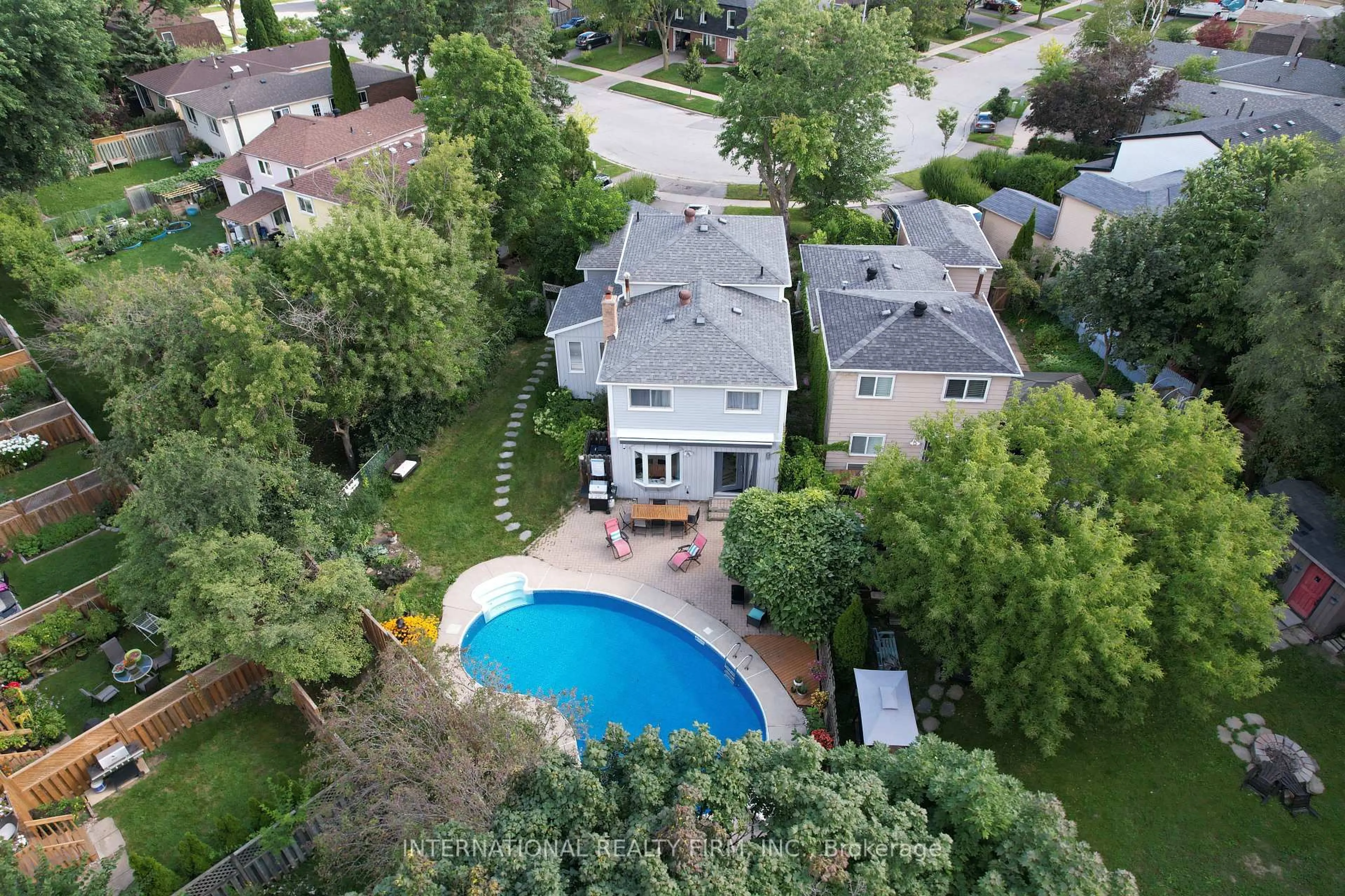 A pic from outside/outdoor area/front of a property/back of a property/a pic from drone, unknown for 19 Lillooet Cres, Richmond Hill Ontario L4C 5A6