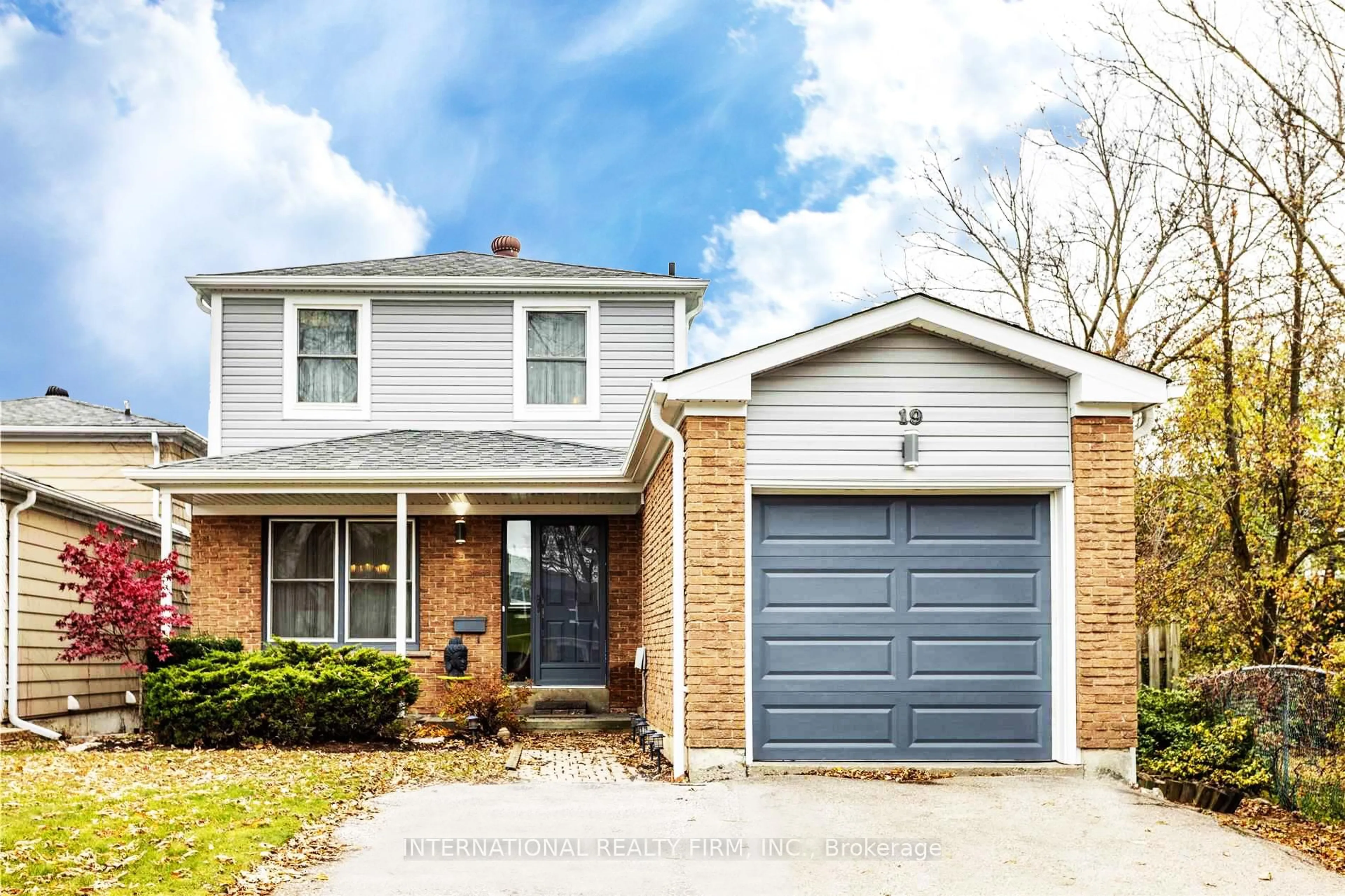 Home with brick exterior material, street for 19 Lillooet Cres, Richmond Hill Ontario L4C 5A6