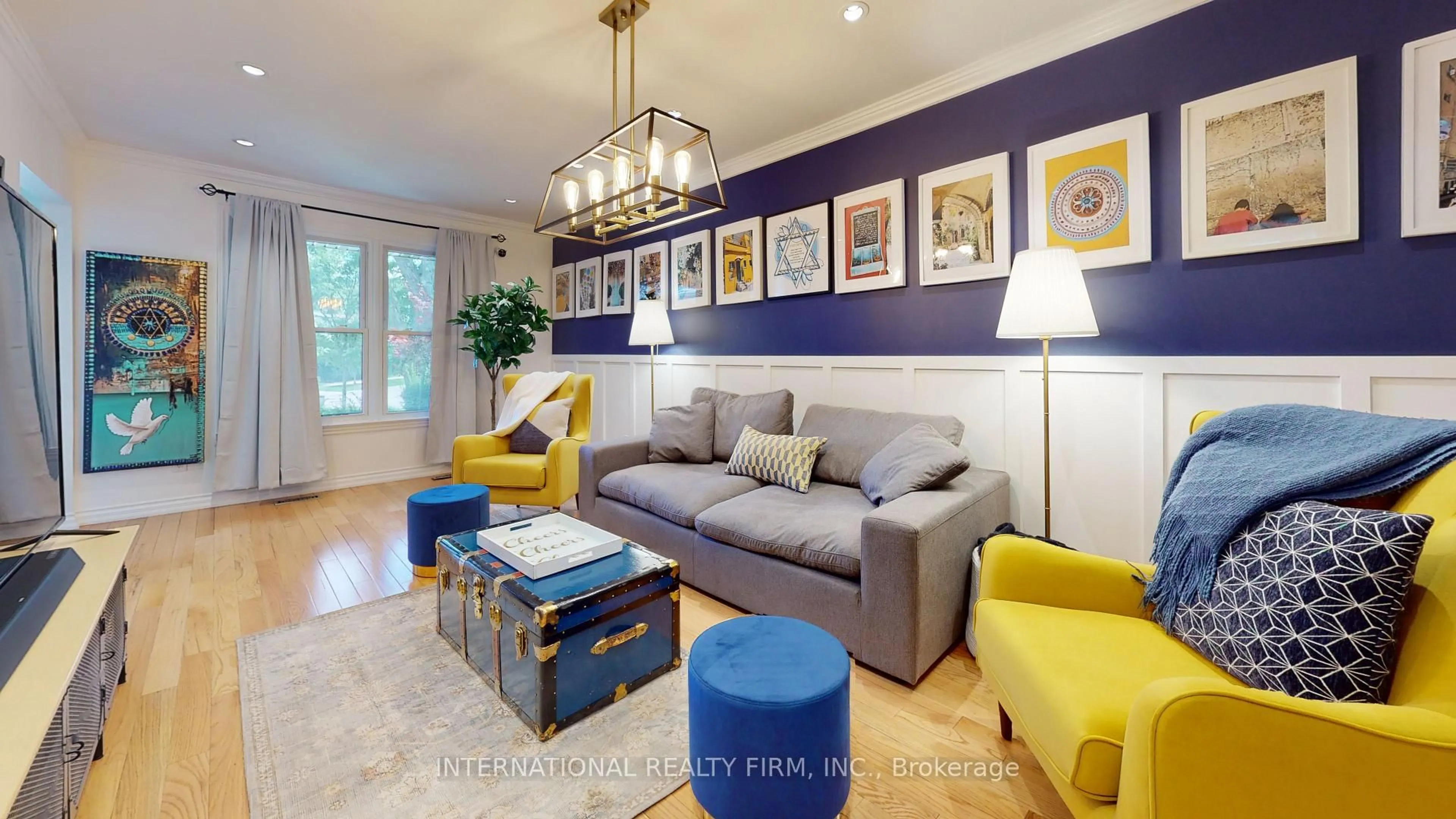 Living room with furniture, unknown for 19 Lillooet Cres, Richmond Hill Ontario L4C 5A6