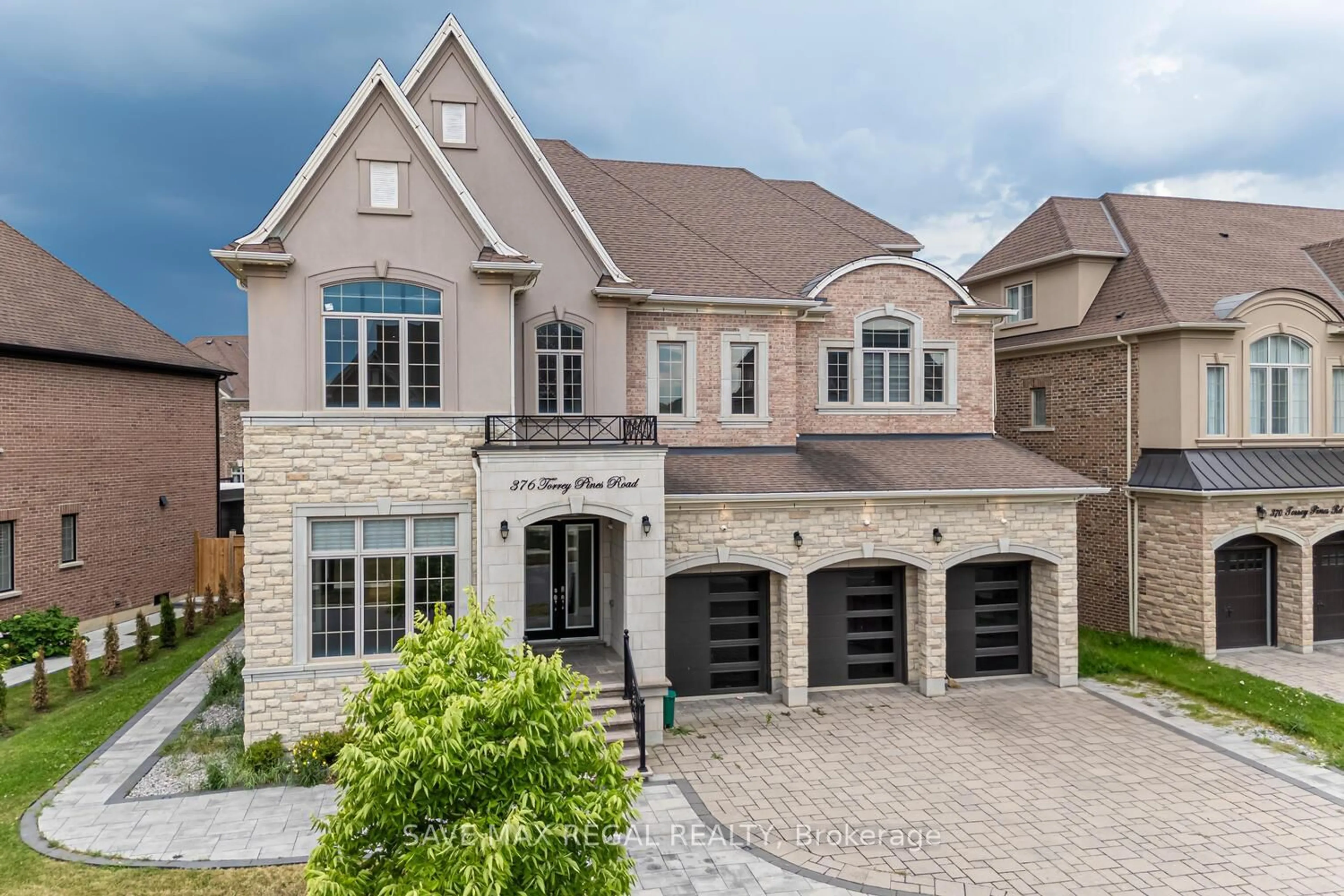Home with brick exterior material, street for 376 Torrey Pines Rd, Vaughan Ontario L4H 3X5