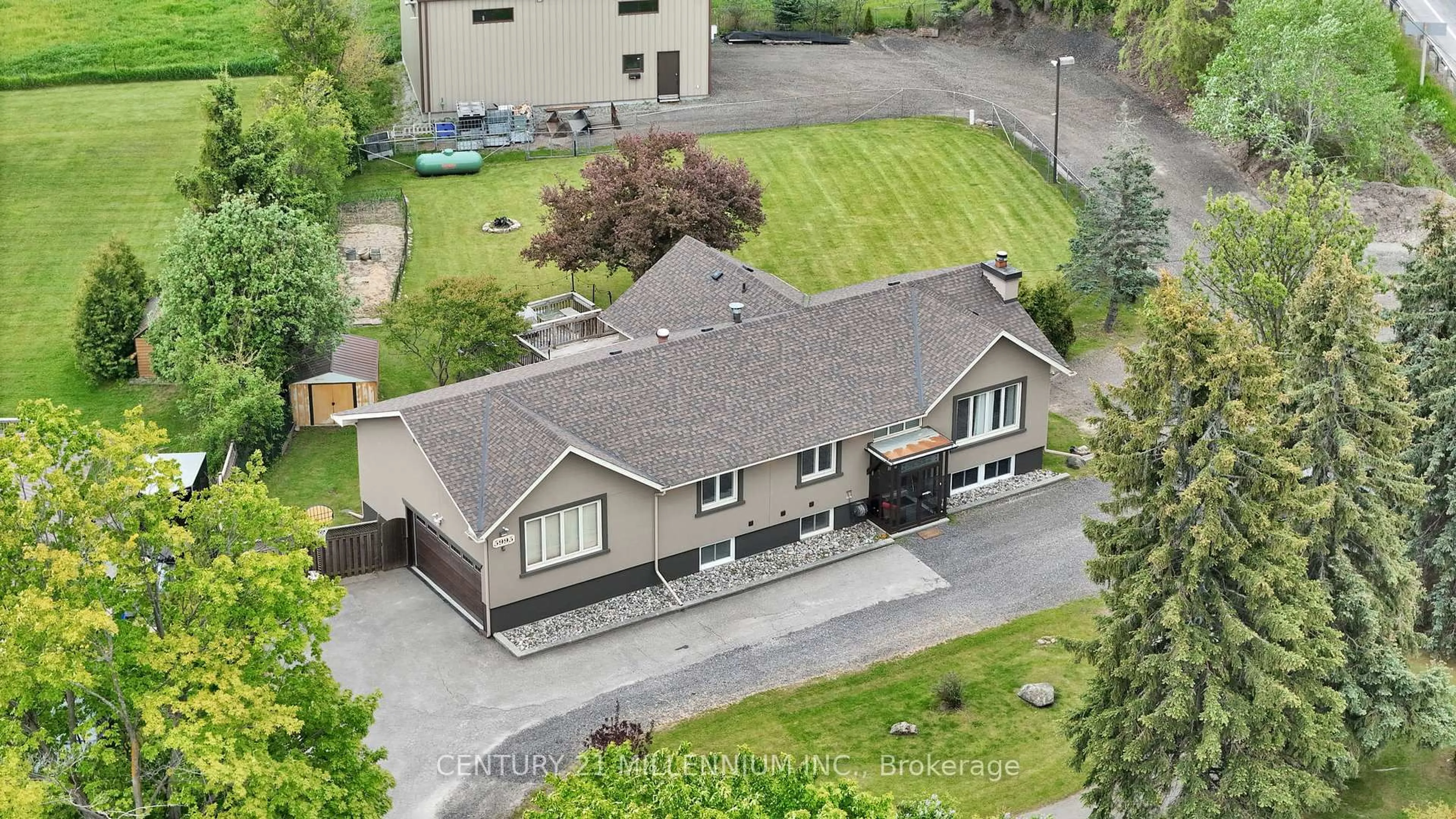 A pic from outside/outdoor area/front of a property/back of a property/a pic from drone, street for 5995 17th Sdrd, King Ontario L0G 1T0