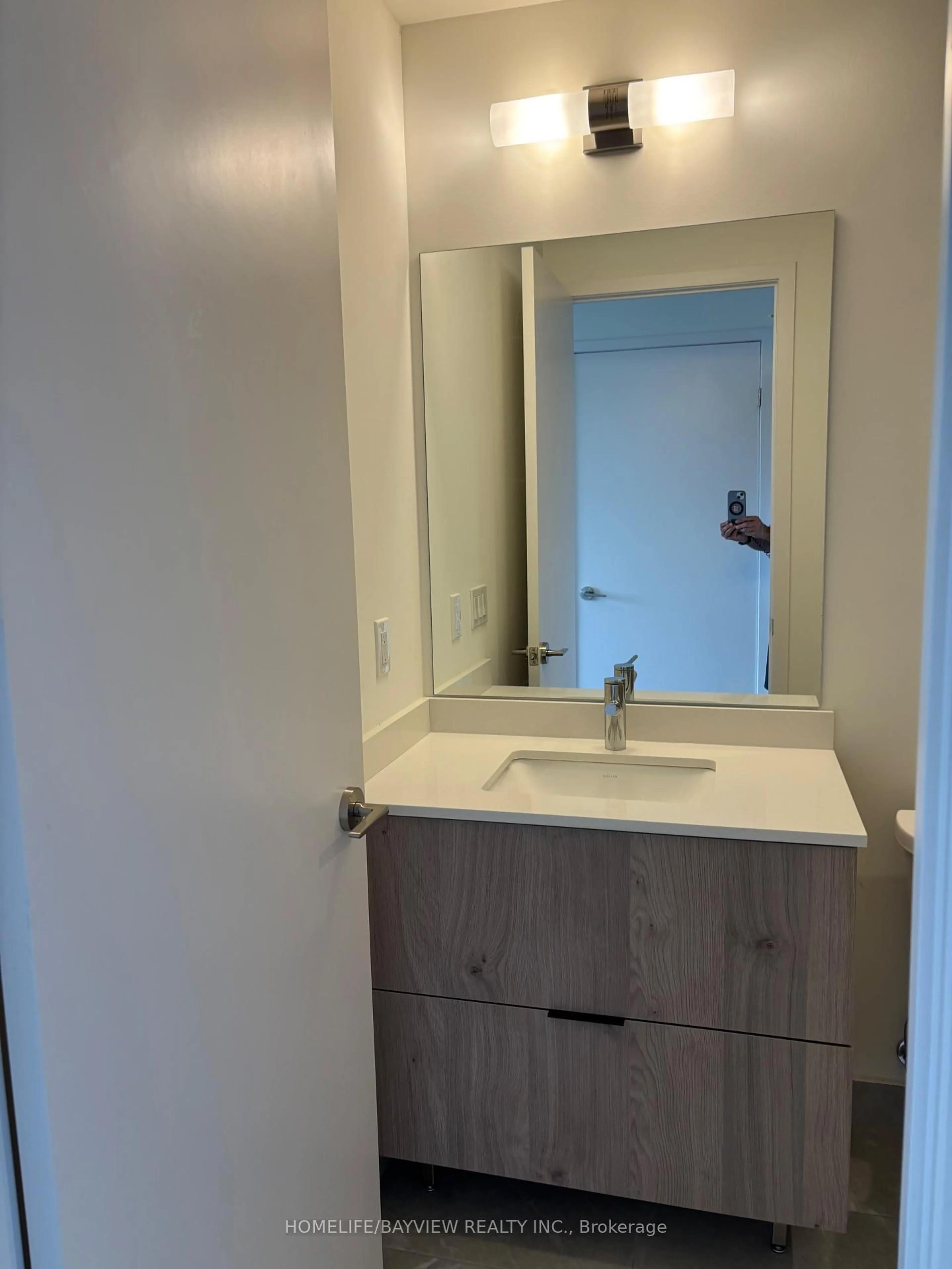 A pic of a room for 2 David Eyer Rd #930, Richmond Hill Ontario L4S 0N6
