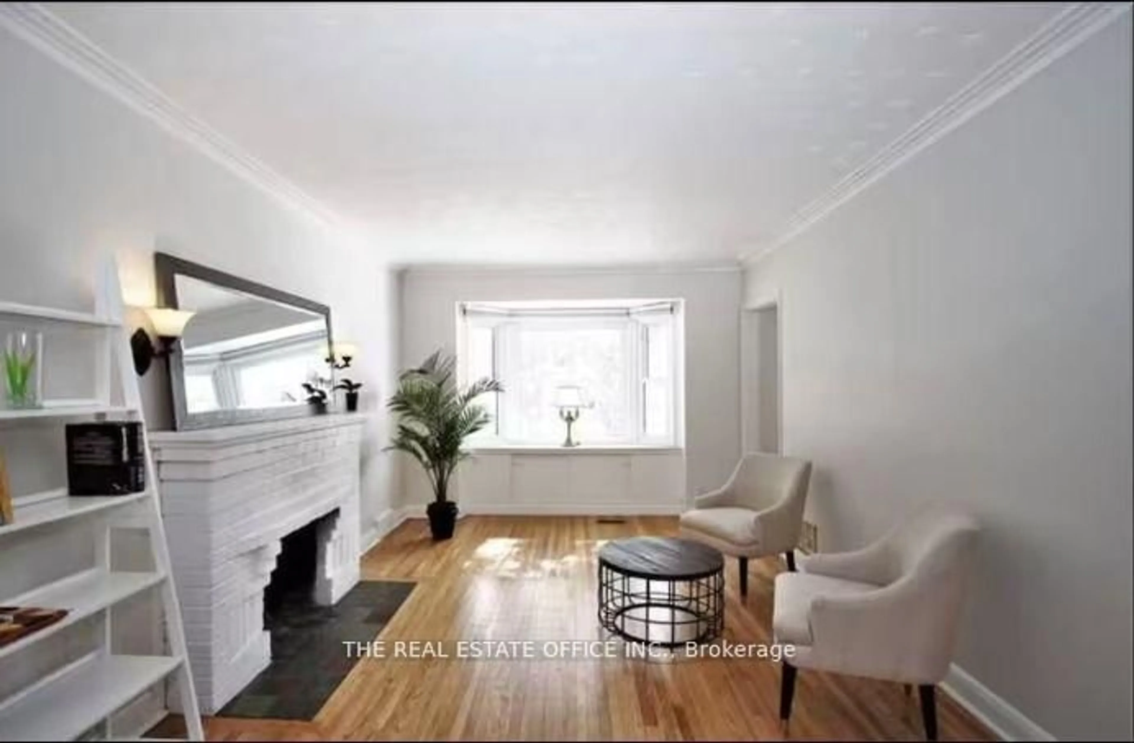 Living room with furniture, unknown for 187 Mill St, Richmond Hill Ontario L4C 4B1