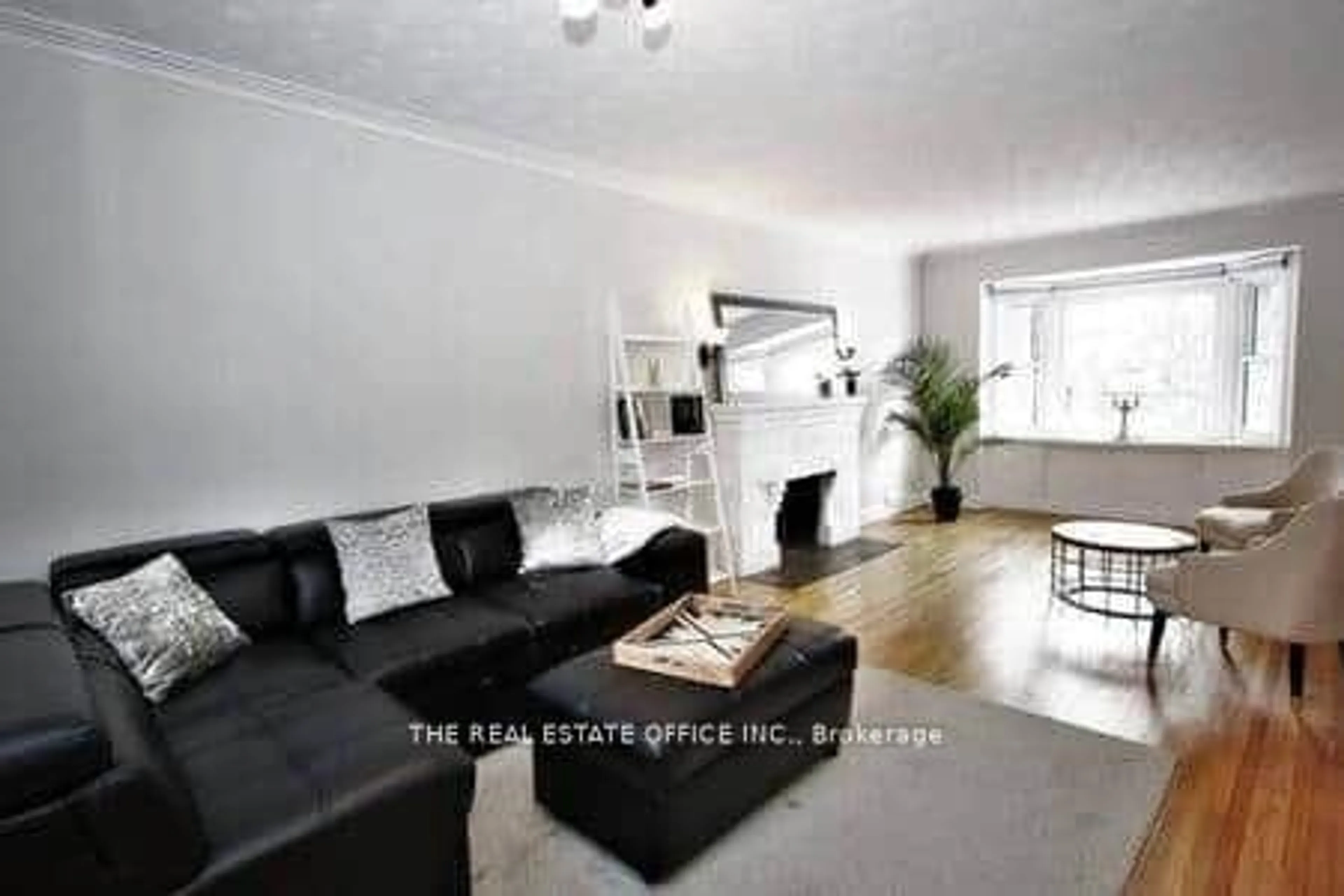 Living room with furniture, unknown for 187 Mill St, Richmond Hill Ontario L4C 4B1