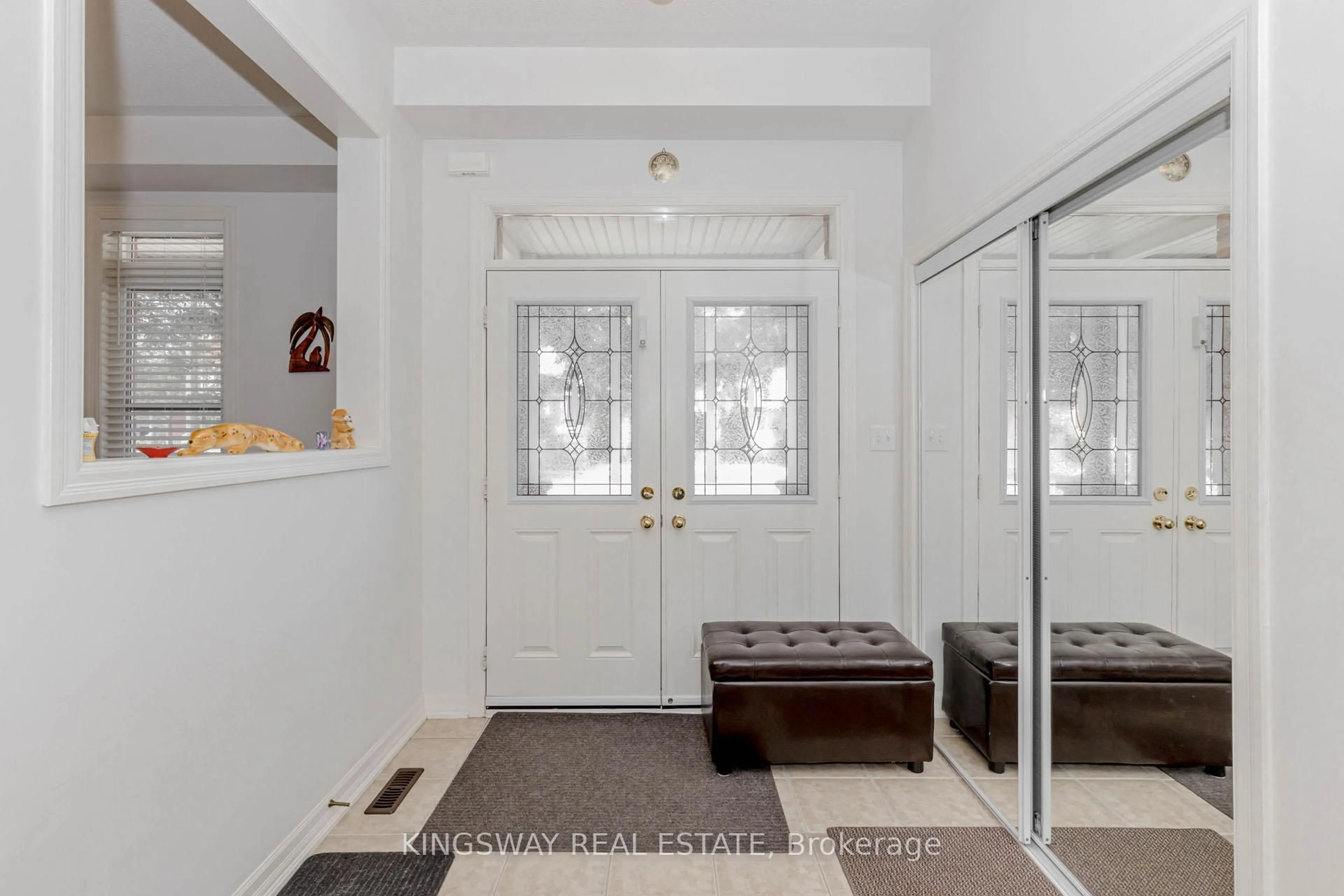 Indoor entryway for 197 Ken Laushway Ave, Whitchurch-Stouffville Ontario L4A 0S6