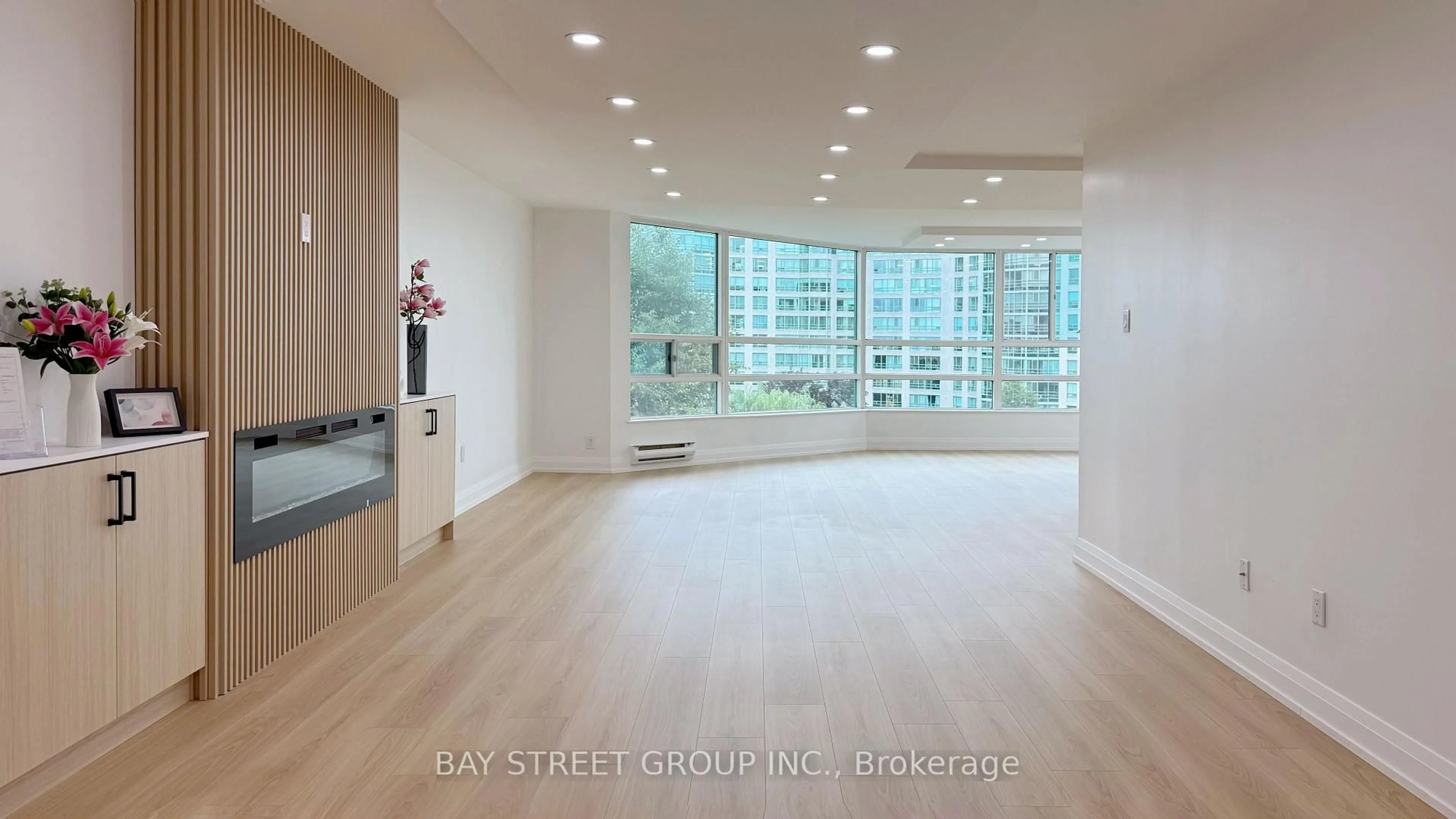 Indoor foyer for 7905 Bayview Ave #606, Markham Ontario L3T 7N3