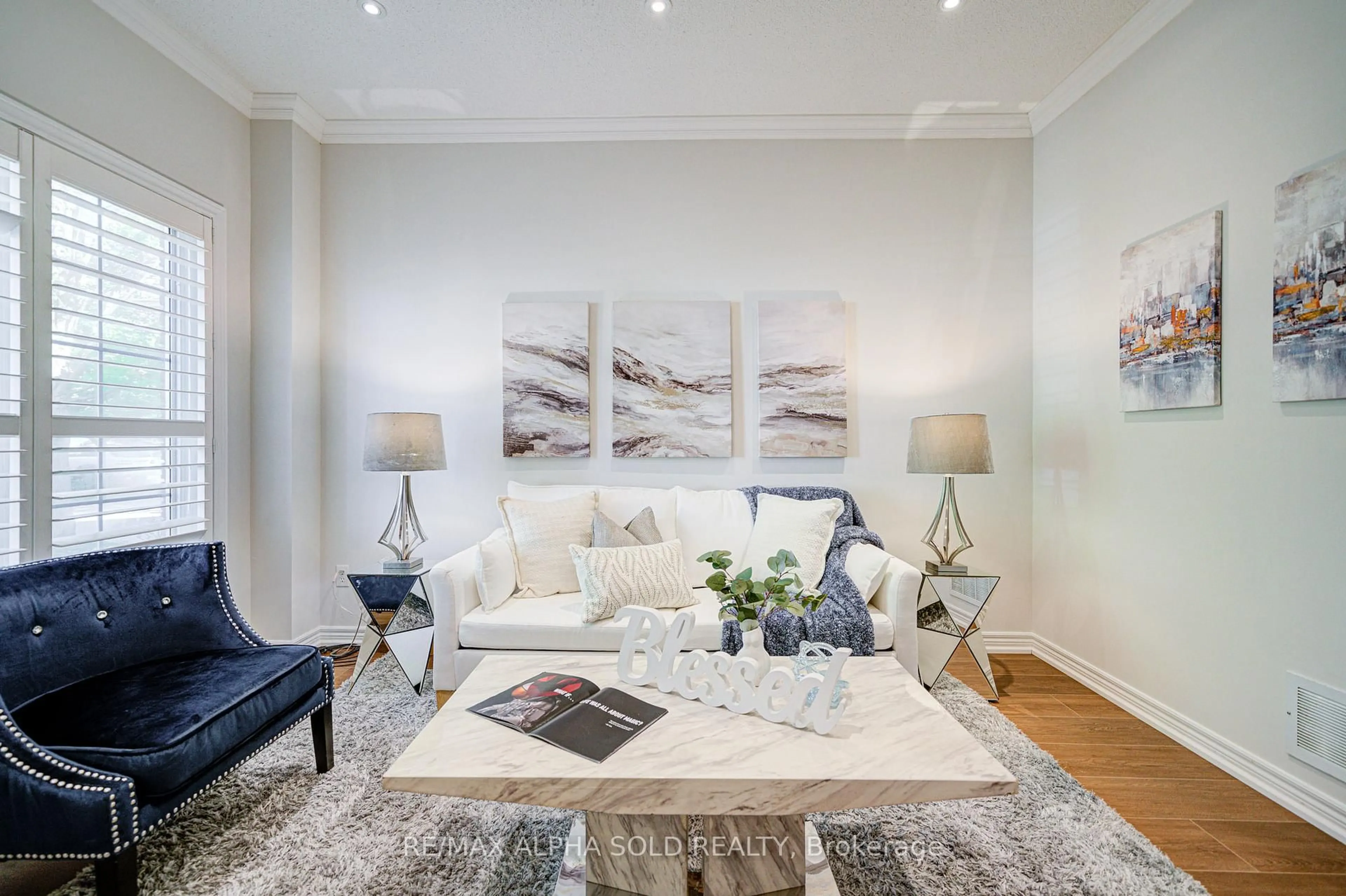 Living room with furniture, unknown for 5 Berringer St, Richmond Hill Ontario L4B 4G4
