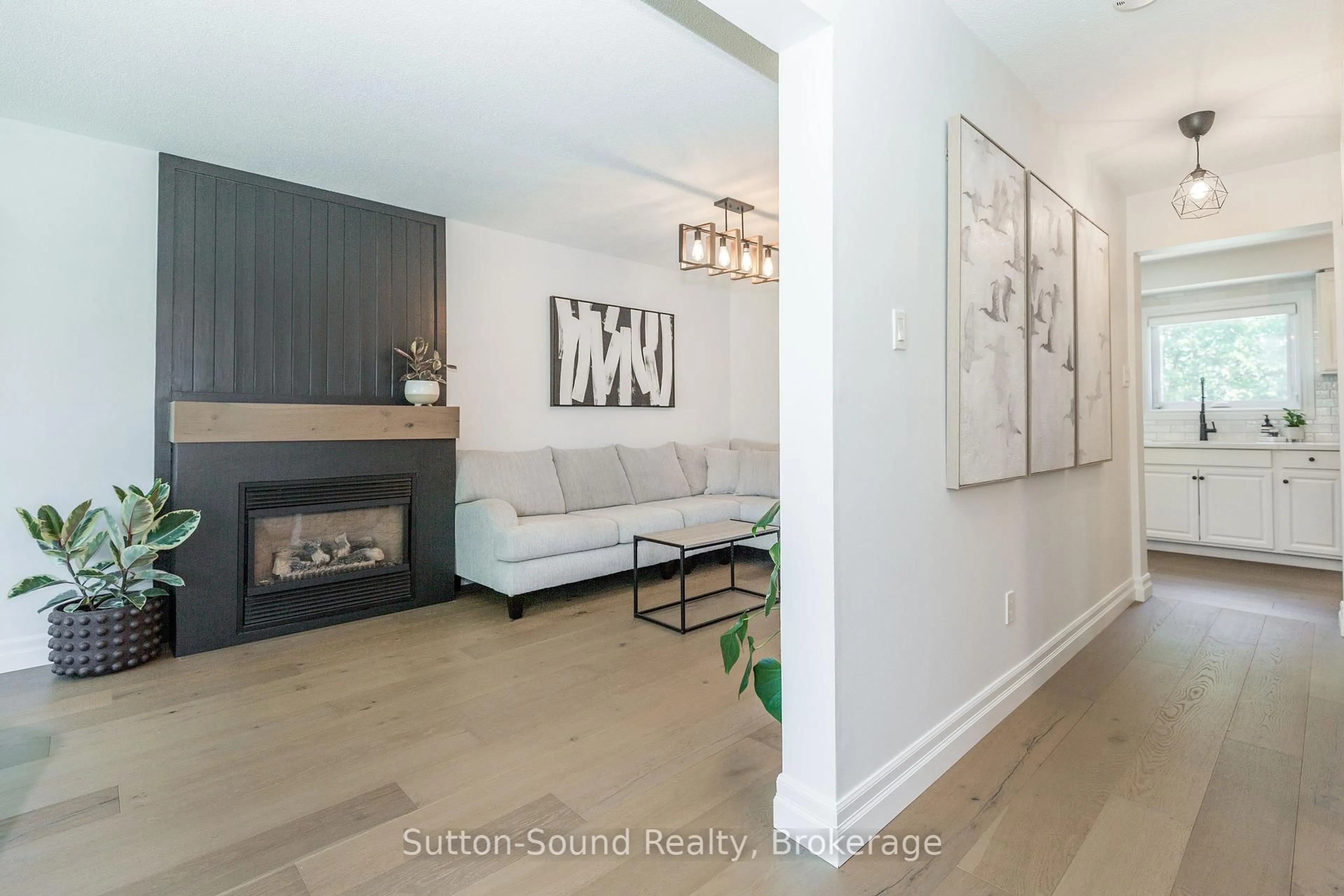 Living room with furniture, unknown for 1926 Applewood Ave, Innisfil Ontario L9S 1W3