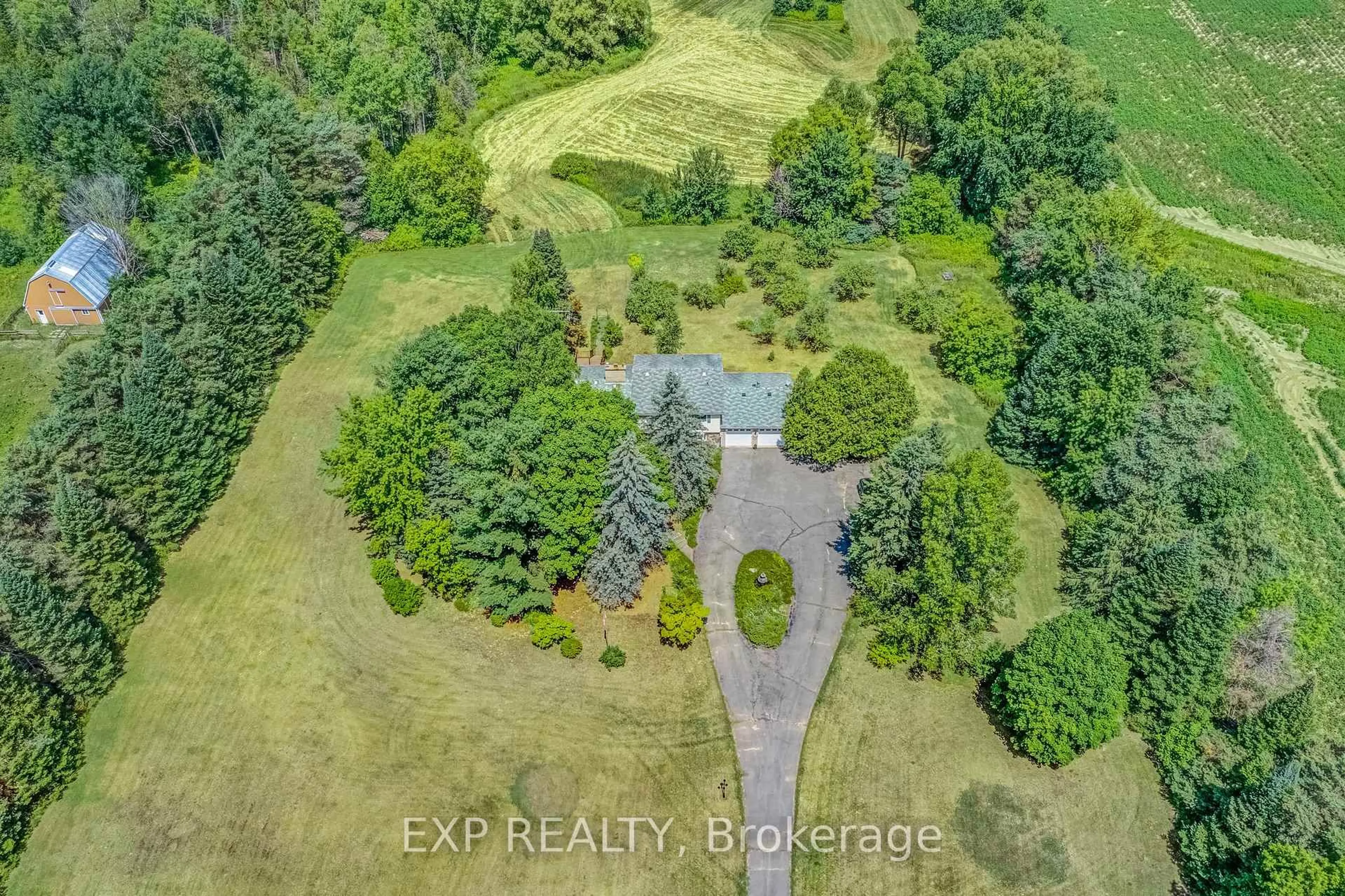 A pic from outside/outdoor area/front of a property/back of a property/a pic from drone, unknown for 3990 Mount Albert Rd, East Gwillimbury Ontario L0G 1V0