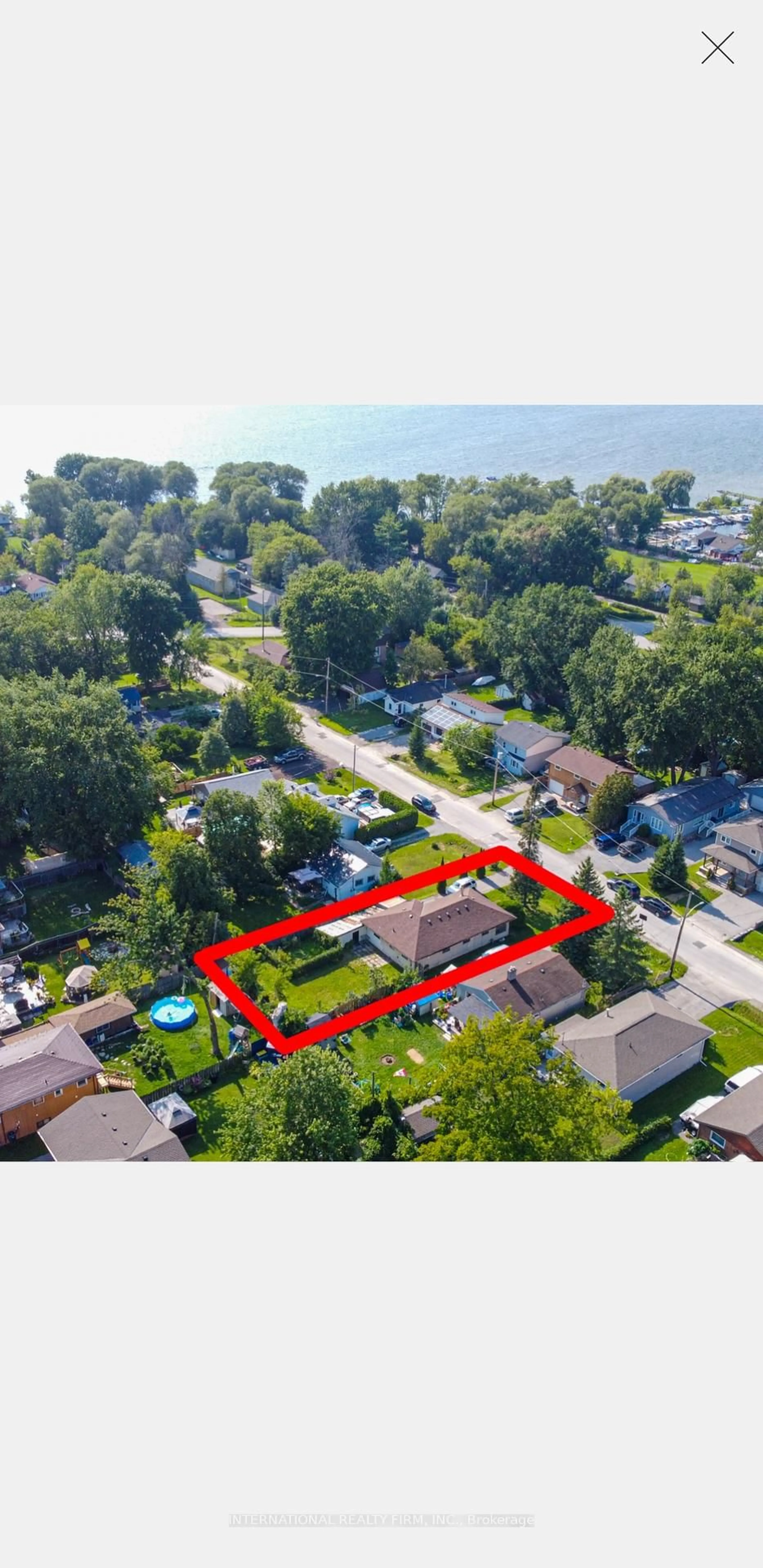 A pic from outside/outdoor area/front of a property/back of a property/a pic from drone, street for 355 Hollywood Dr, Georgina Ontario L4P 3A2