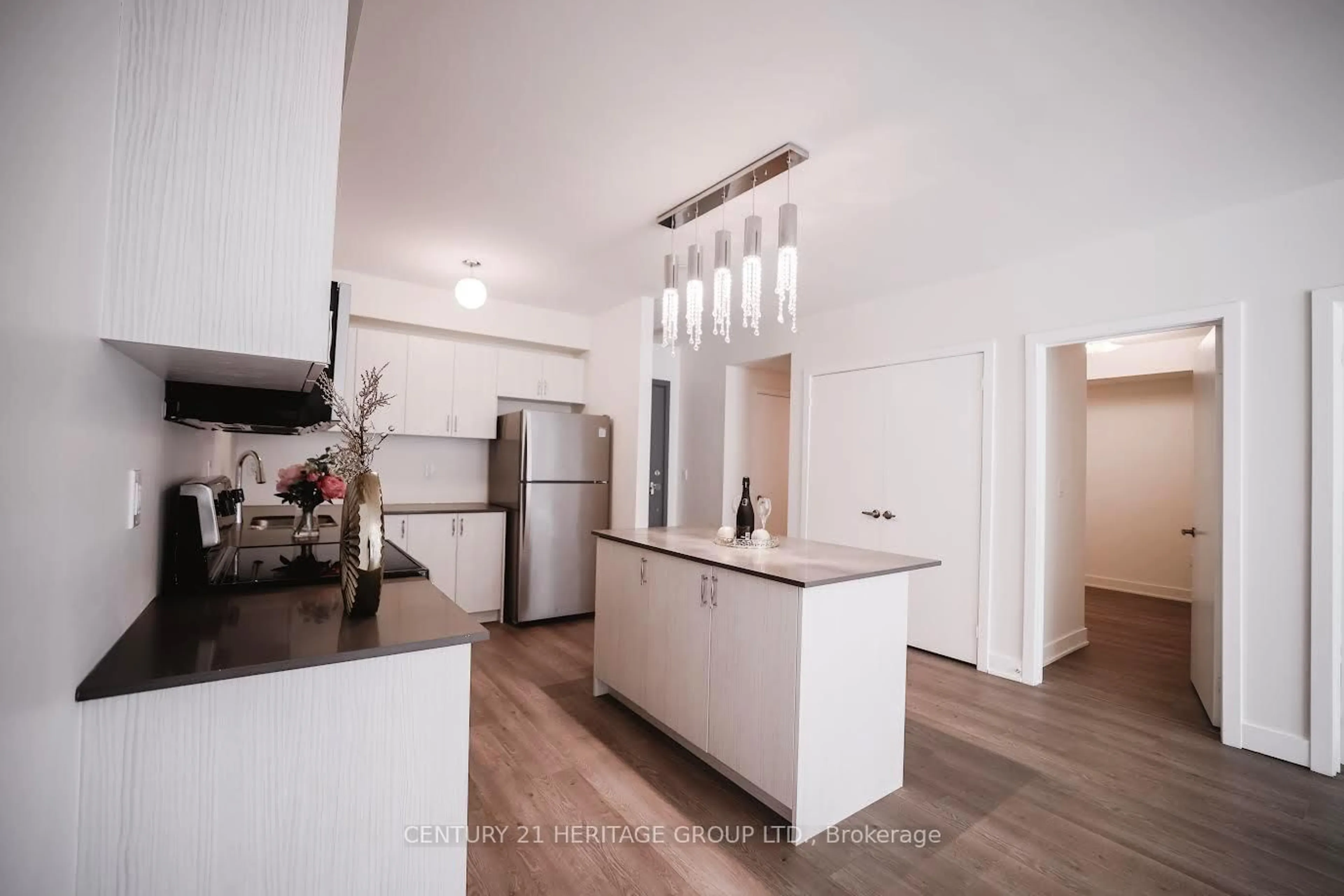 Open concept kitchen, unknown for 110 Grew Blvd #302, Georgina Ontario L0E 1L0