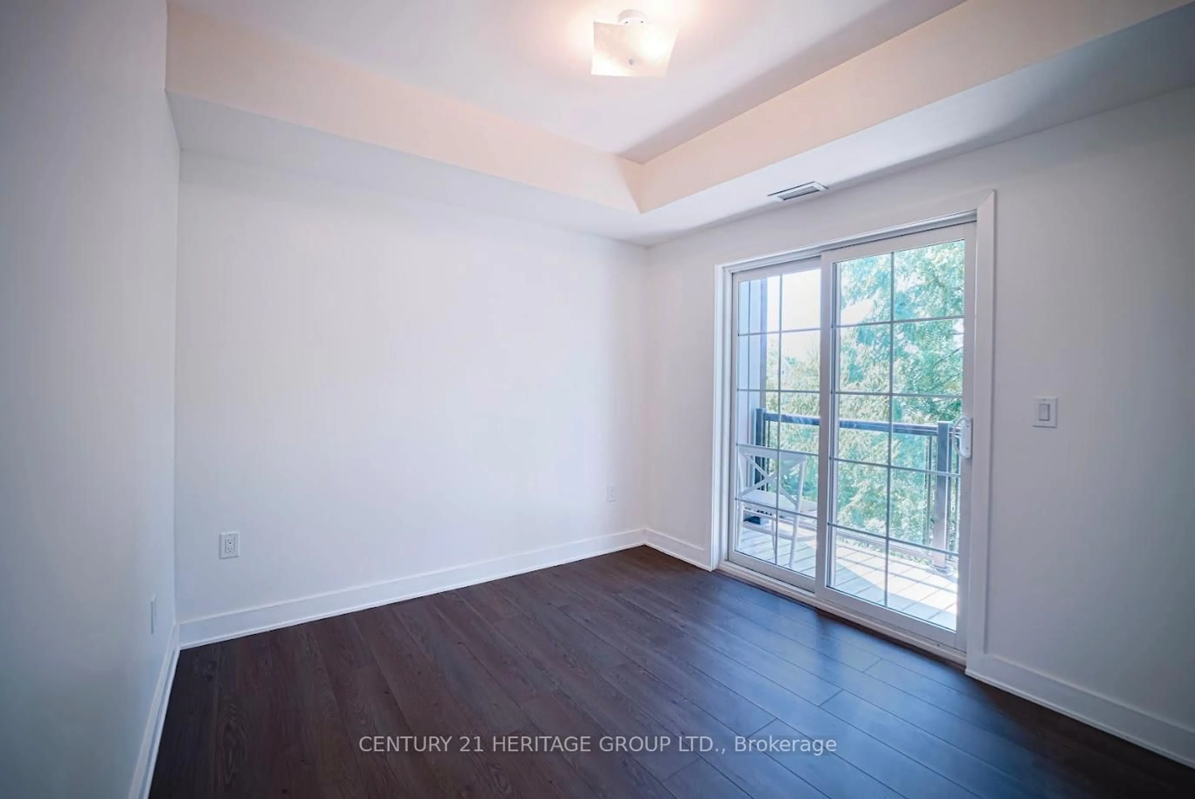 A pic of a room for 110 Grew Blvd #302, Georgina Ontario L0E 1L0