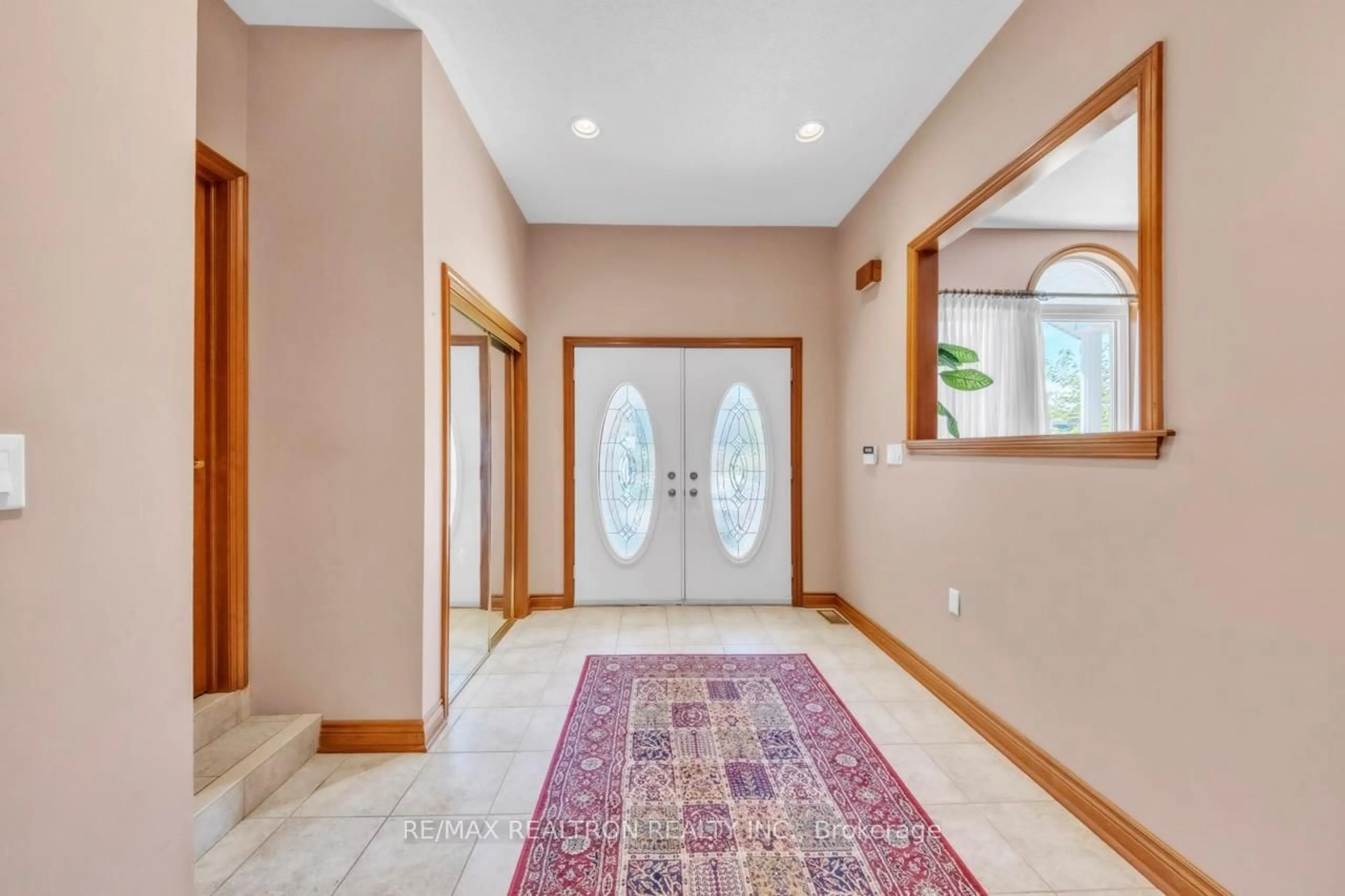 Indoor entryway for 36A Puccini Dr, Richmond Hill Ontario L4E 2Y3