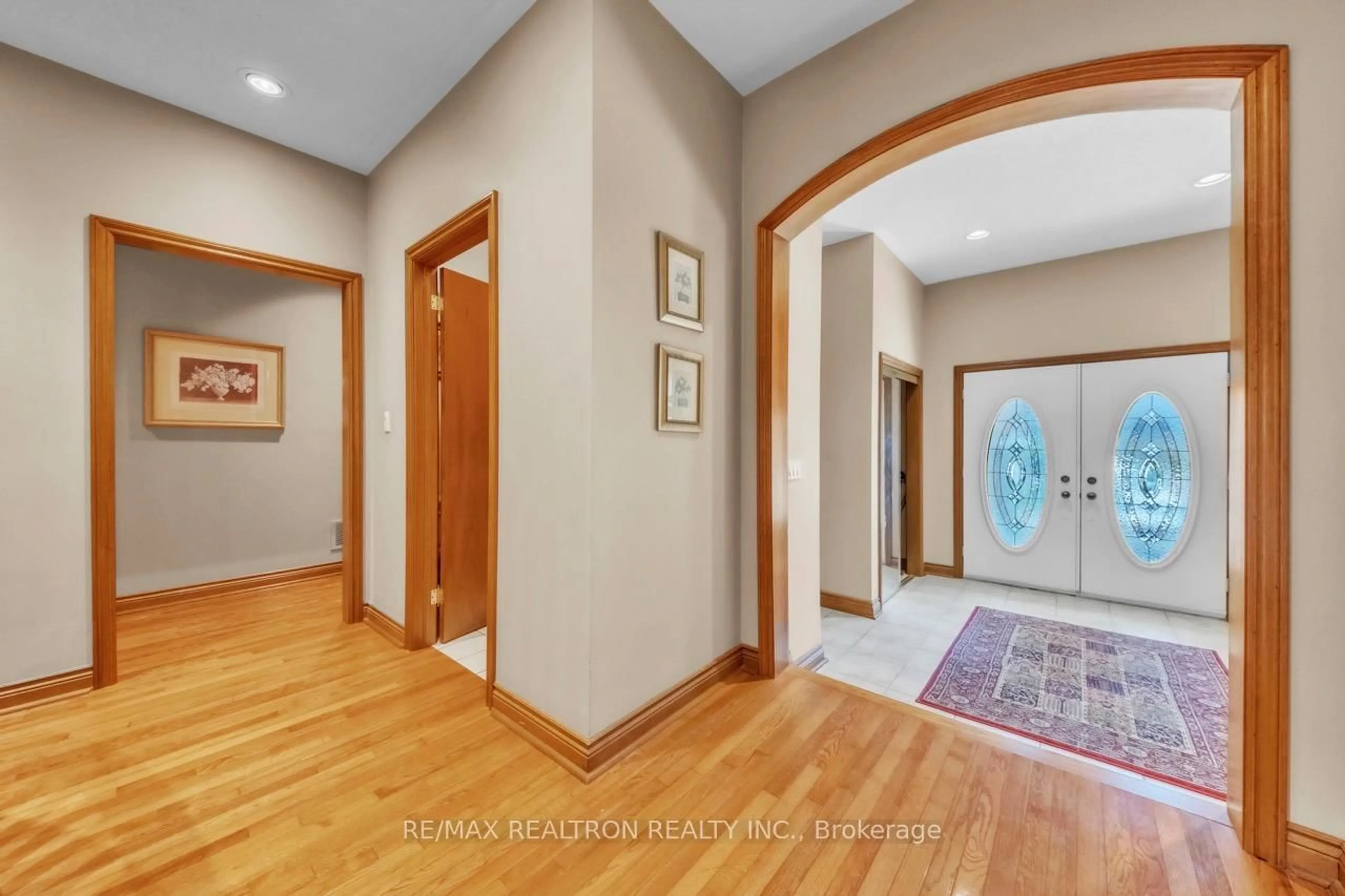 Indoor entryway for 36A Puccini Dr, Richmond Hill Ontario L4E 2Y3