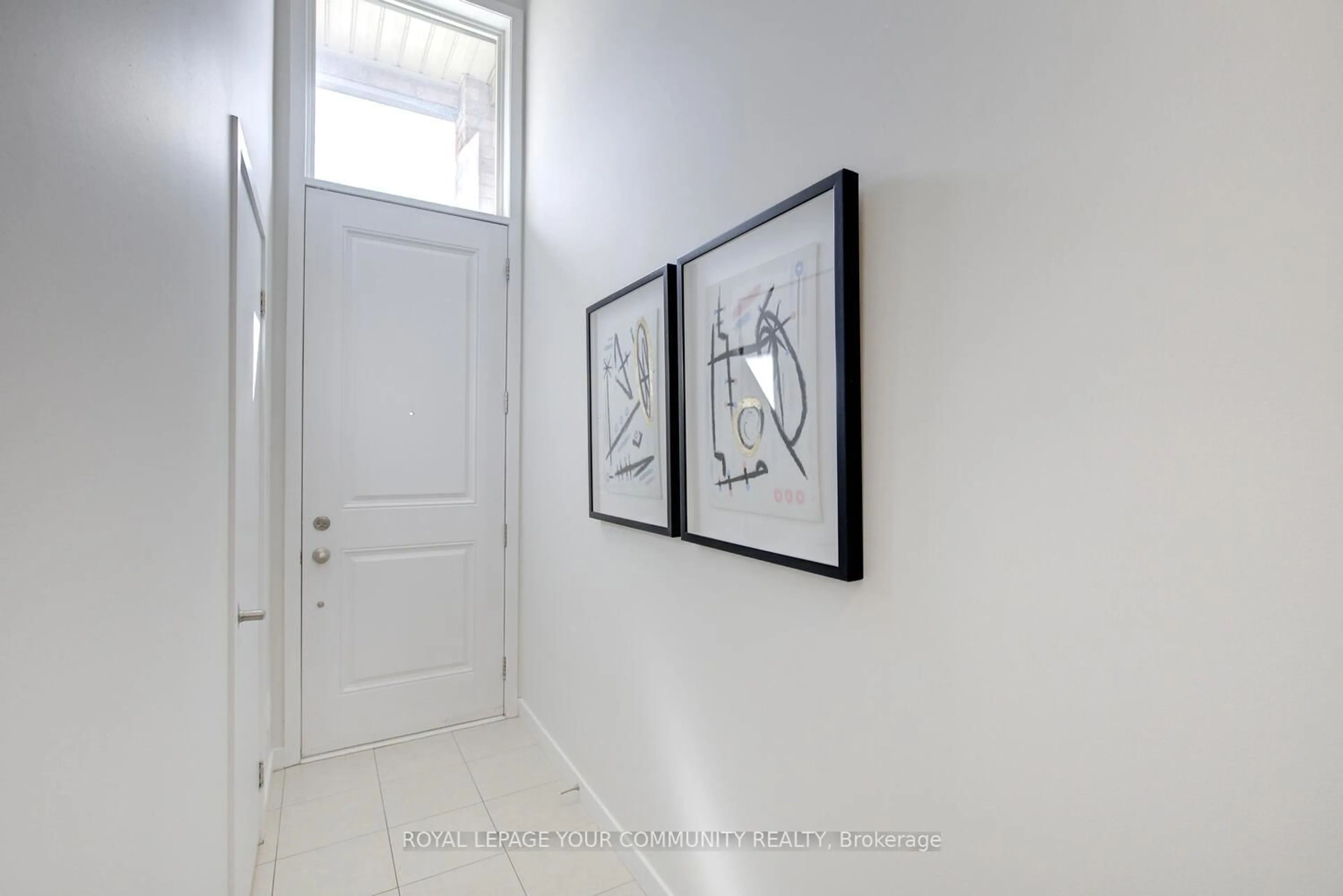 Indoor entryway for 10270 Keele St #8, Vaughan Ontario L6A 1G3