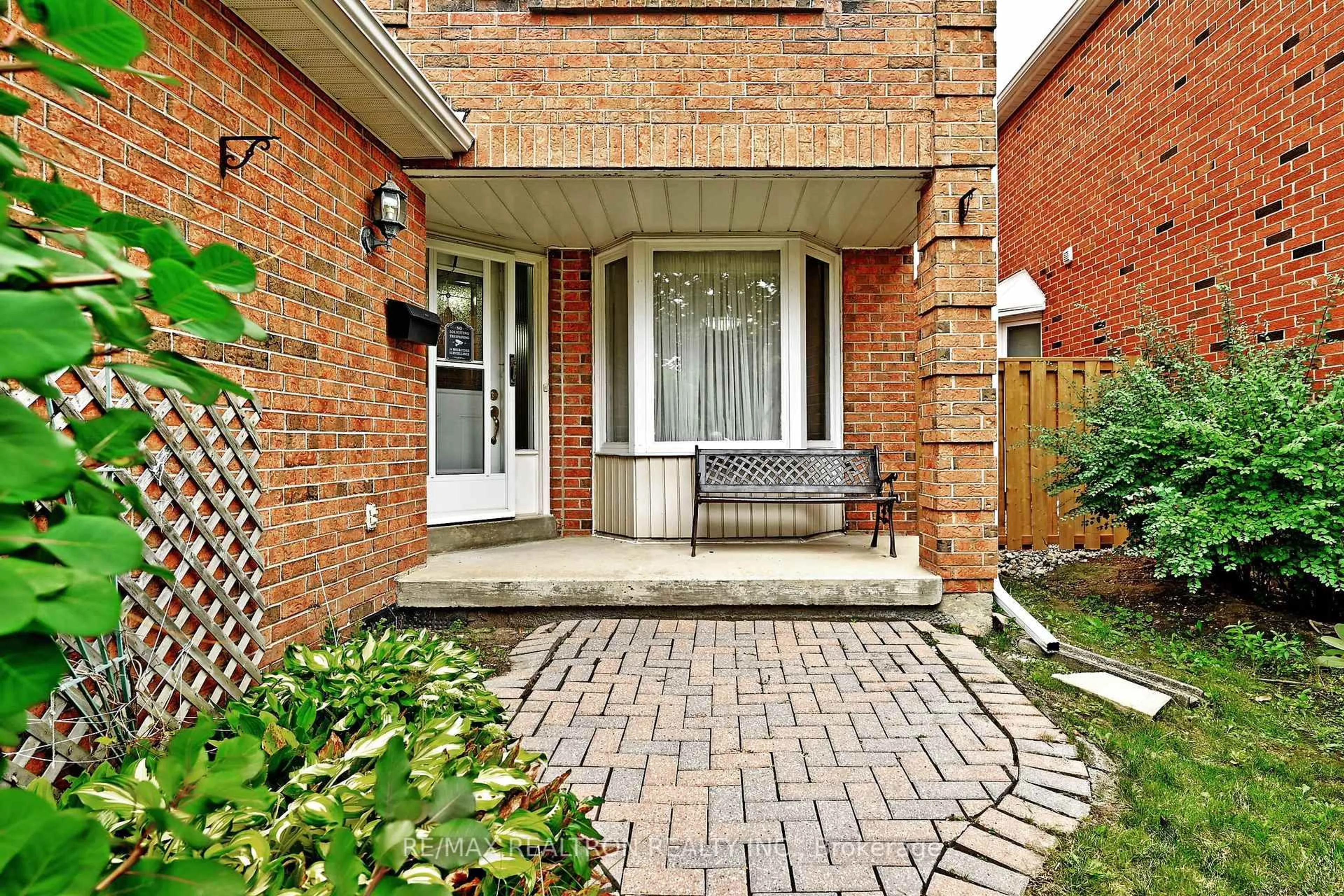 Patio, street for 143 Spring Gate Blvd, Vaughan Ontario L4J 3B2