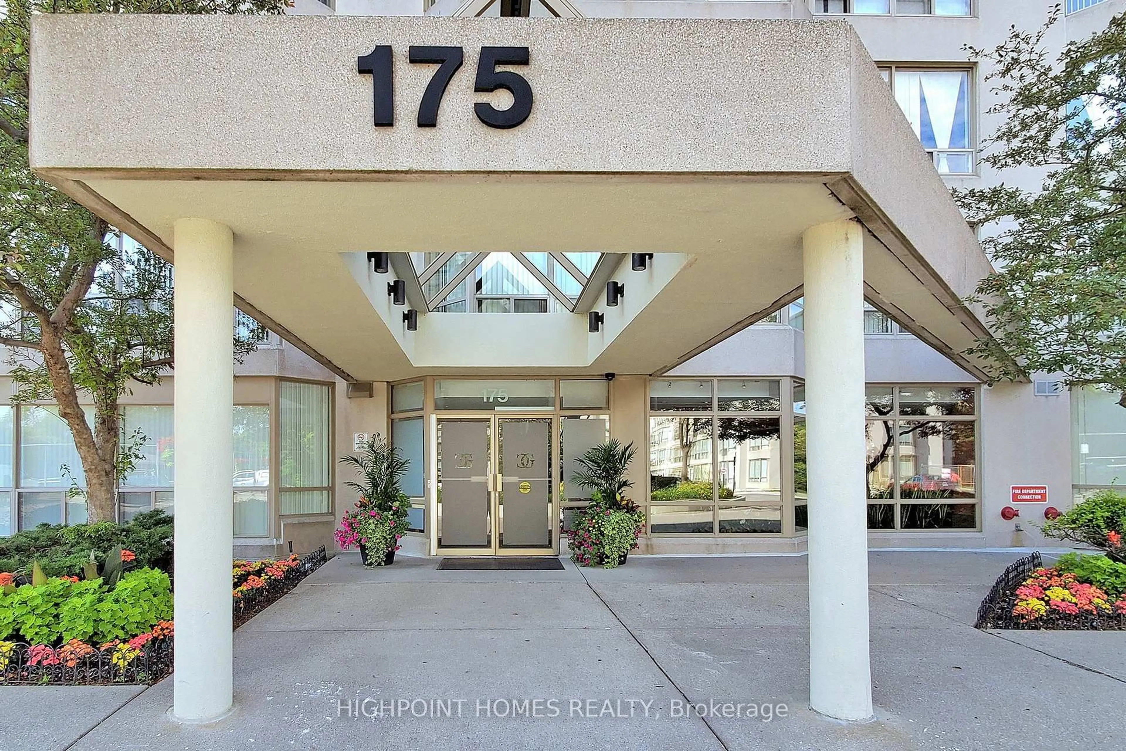 Indoor foyer for 175 Cedar Ave ##714, Richmond Hill Ontario L4C 9V3