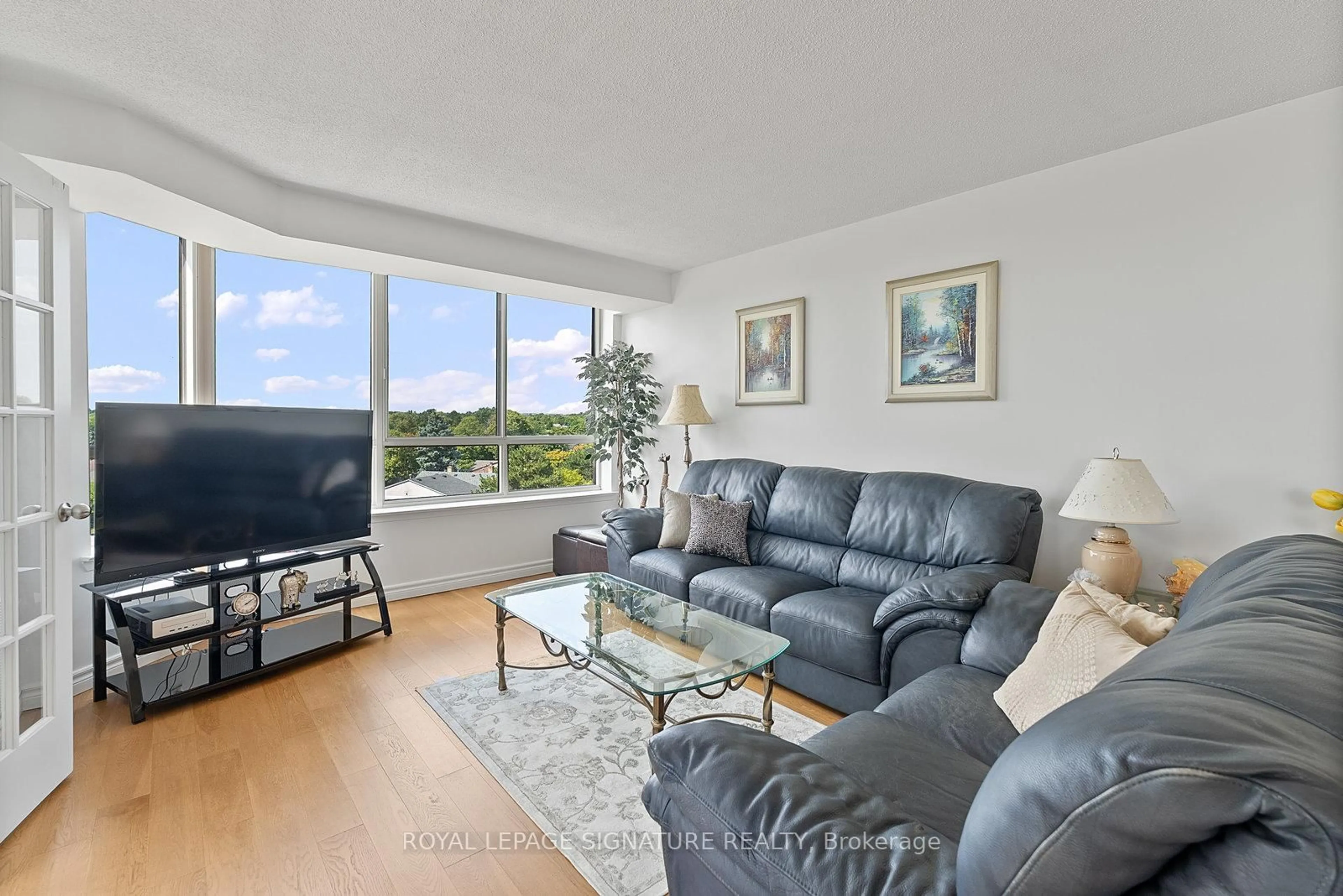 Living room with furniture, unknown for 25 Austin Dr #524, Markham Ontario L3R 8H4