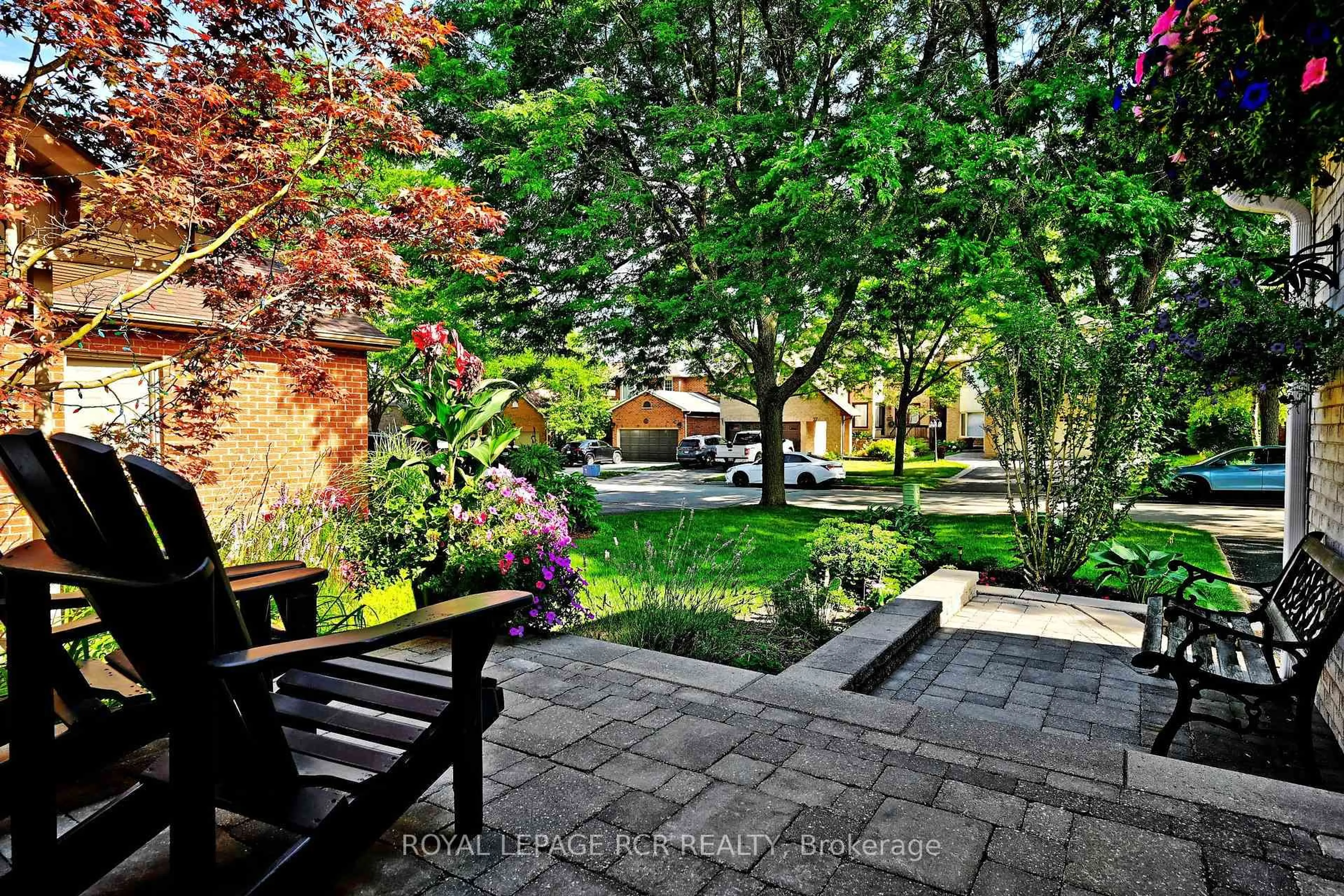 Patio, street for 24 Murdock Ave, Aurora Ontario L4G 5E6