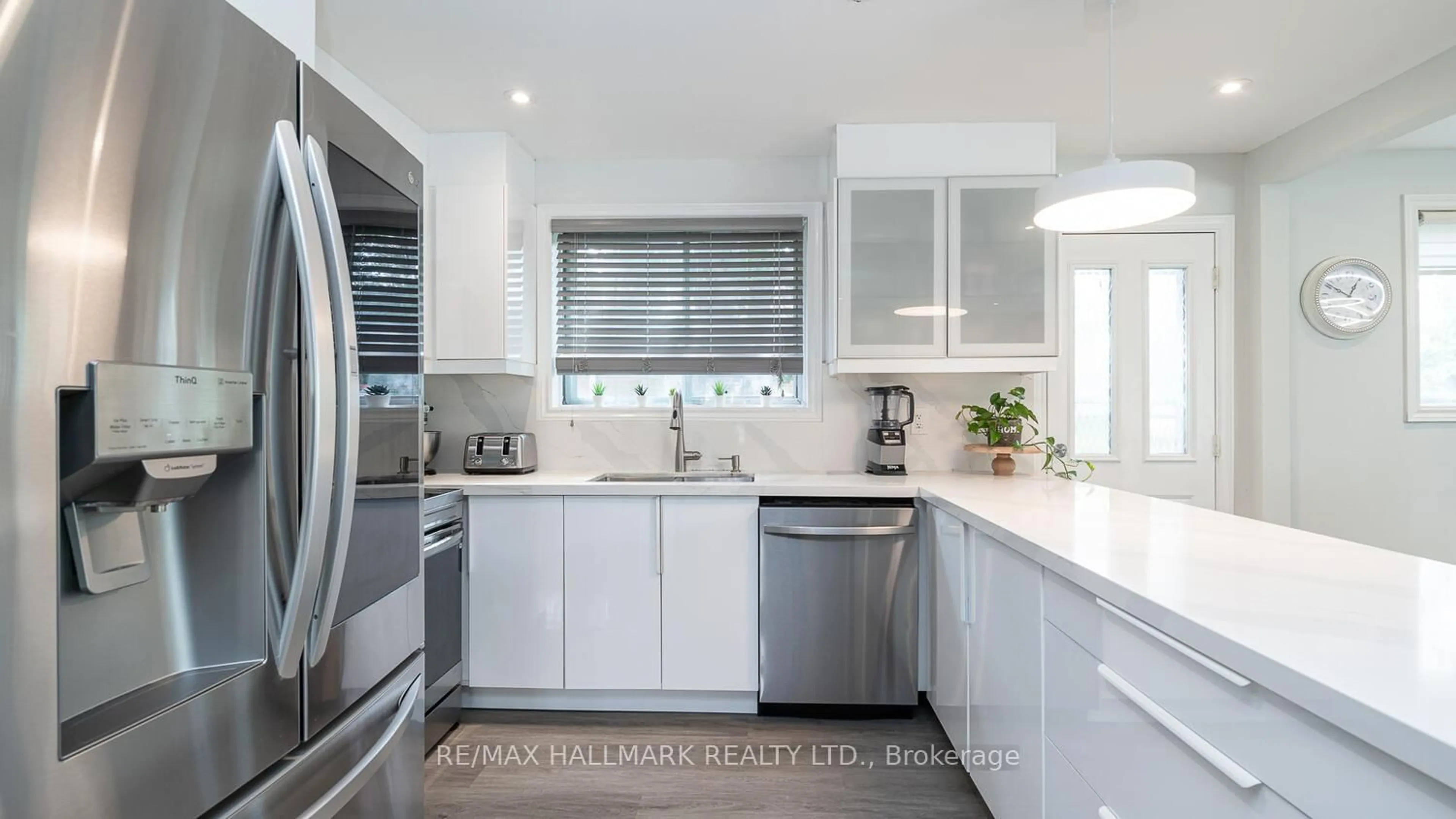 Contemporary kitchen, ceramic/tile floor for 11 Seaton Dr, Aurora Ontario L4G 2J9