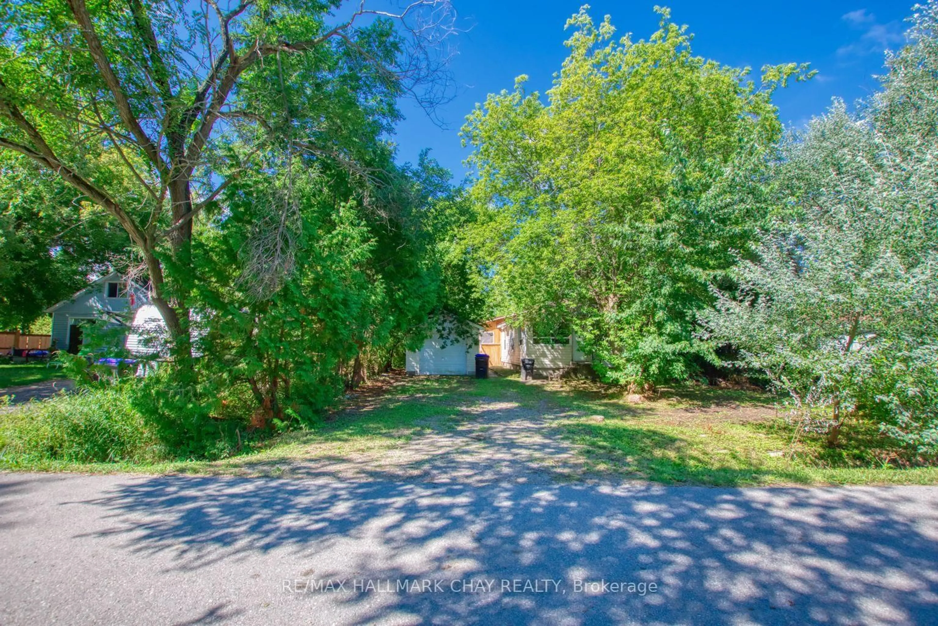 A pic from outside/outdoor area/front of a property/back of a property/a pic from drone, water/lake/river/ocean view for 956 Carson Ave, Innisfil Ontario L0L 1W0
