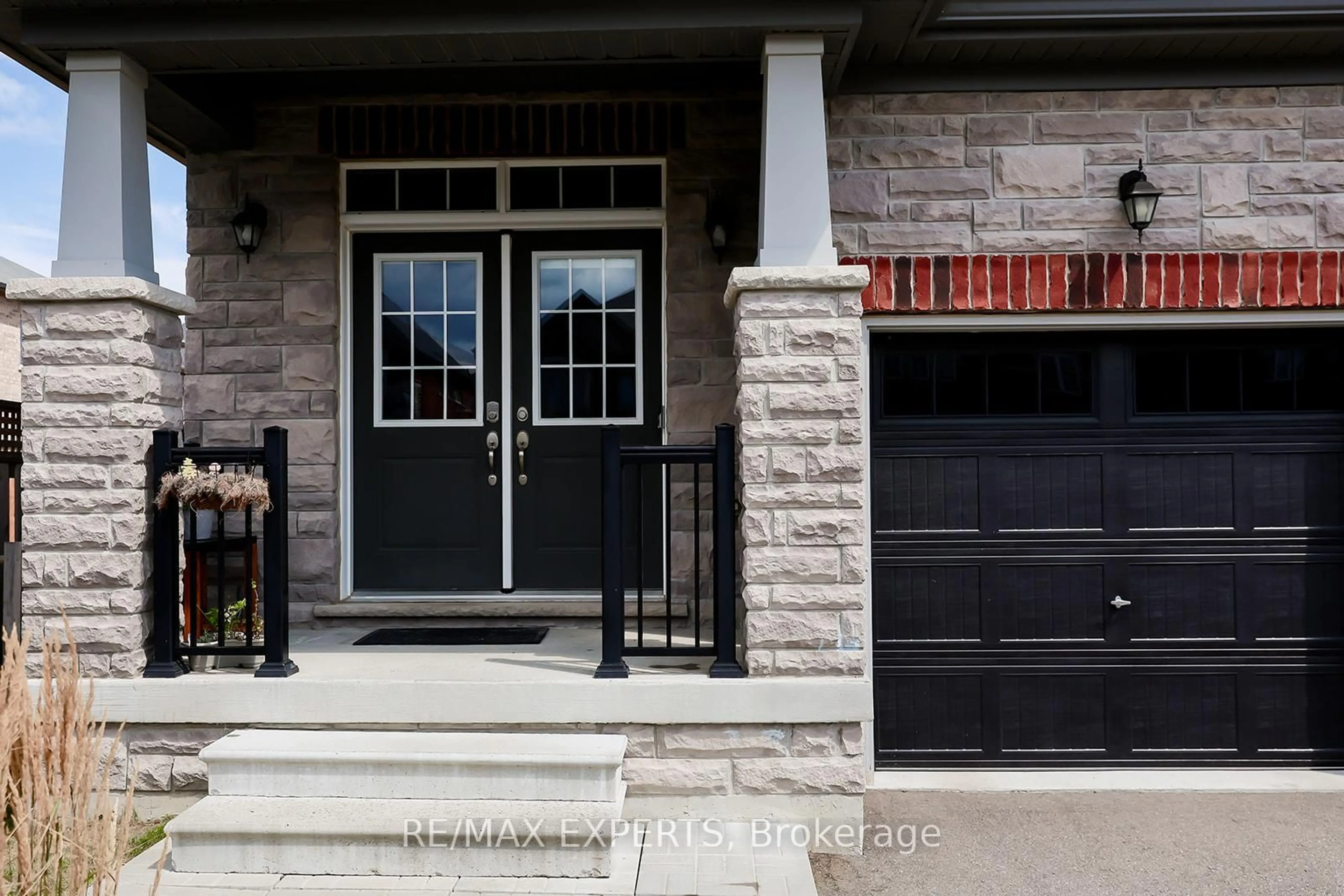 Indoor entryway for 1426 Farrow Cres, Innisfil Ontario L9S 0L6