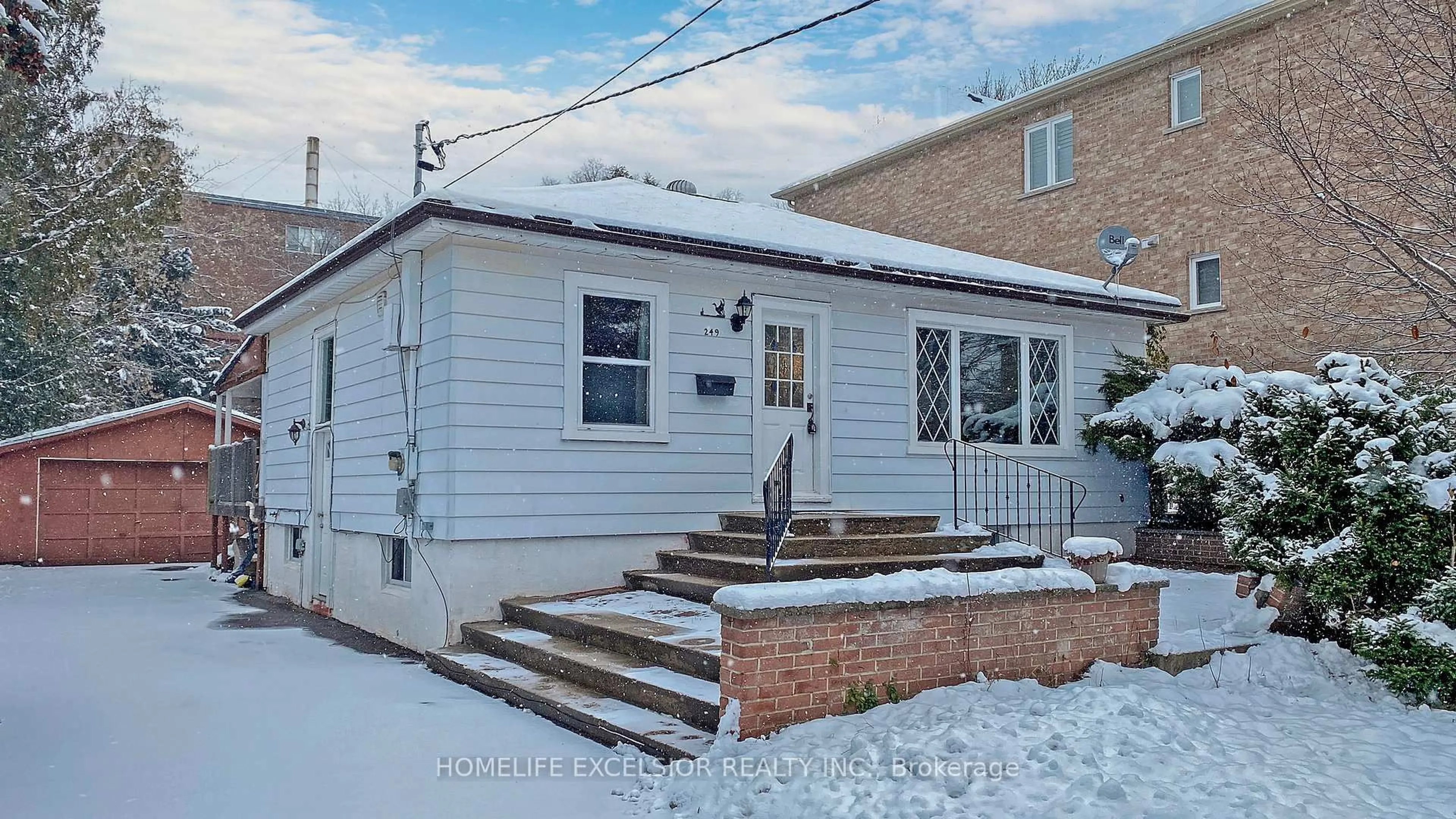 Home with vinyl exterior material, street for 249 Palmer Ave, Richmond Hill Ontario L4C 1P1