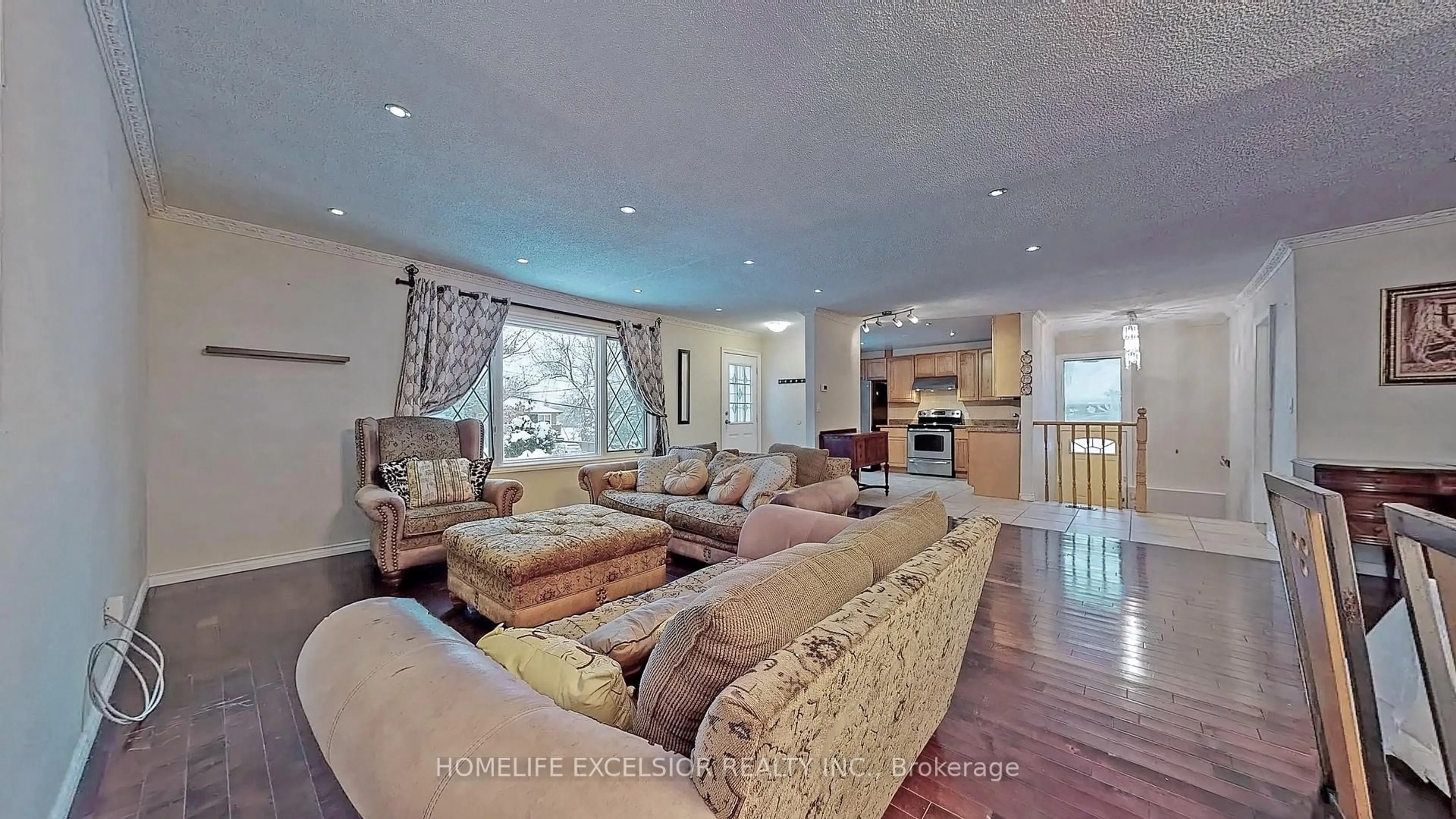 Living room with furniture, unknown for 249 Palmer Ave, Richmond Hill Ontario L4C 1P1
