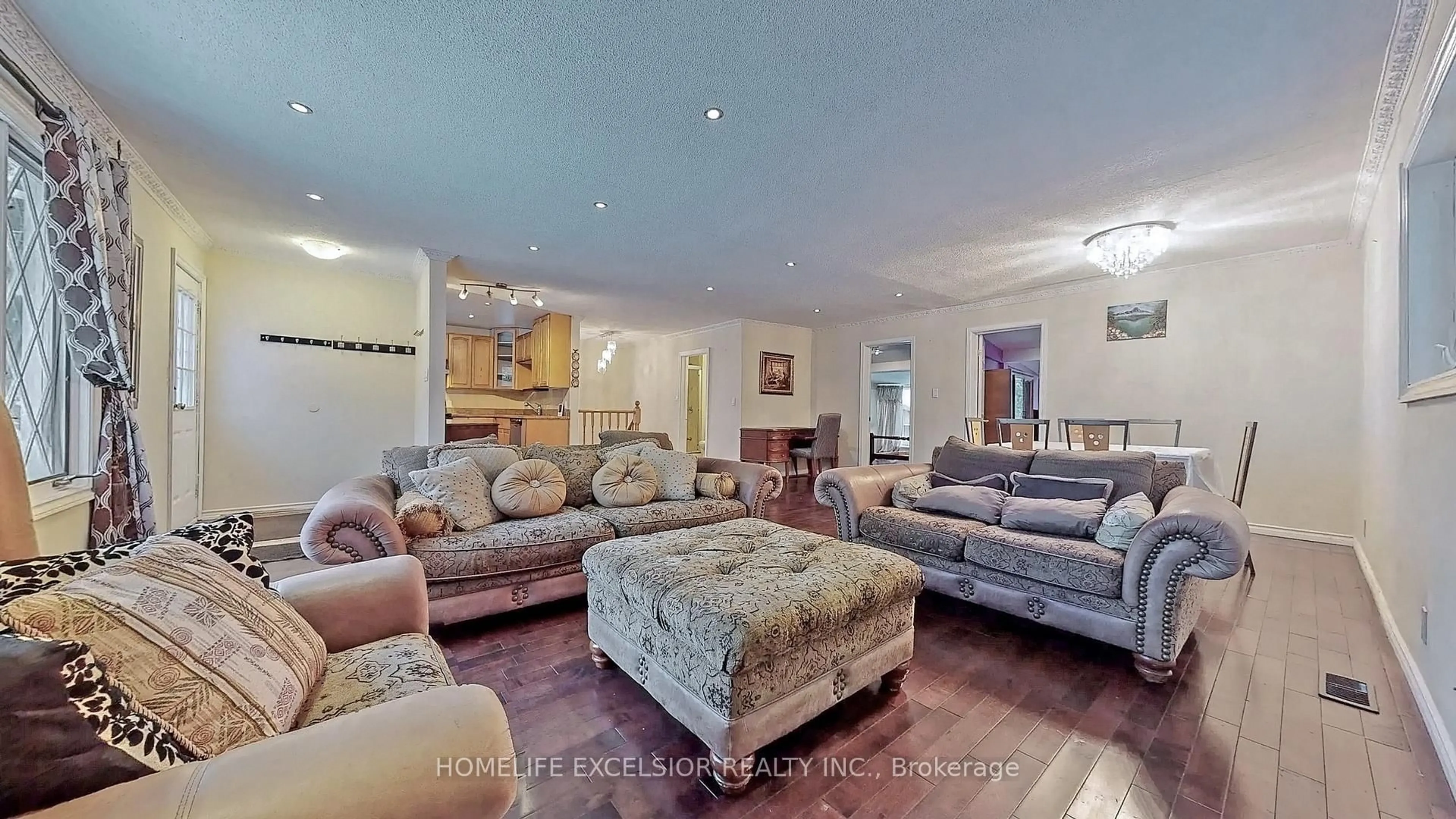 Living room with furniture, unknown for 249 Palmer Ave, Richmond Hill Ontario L4C 1P1