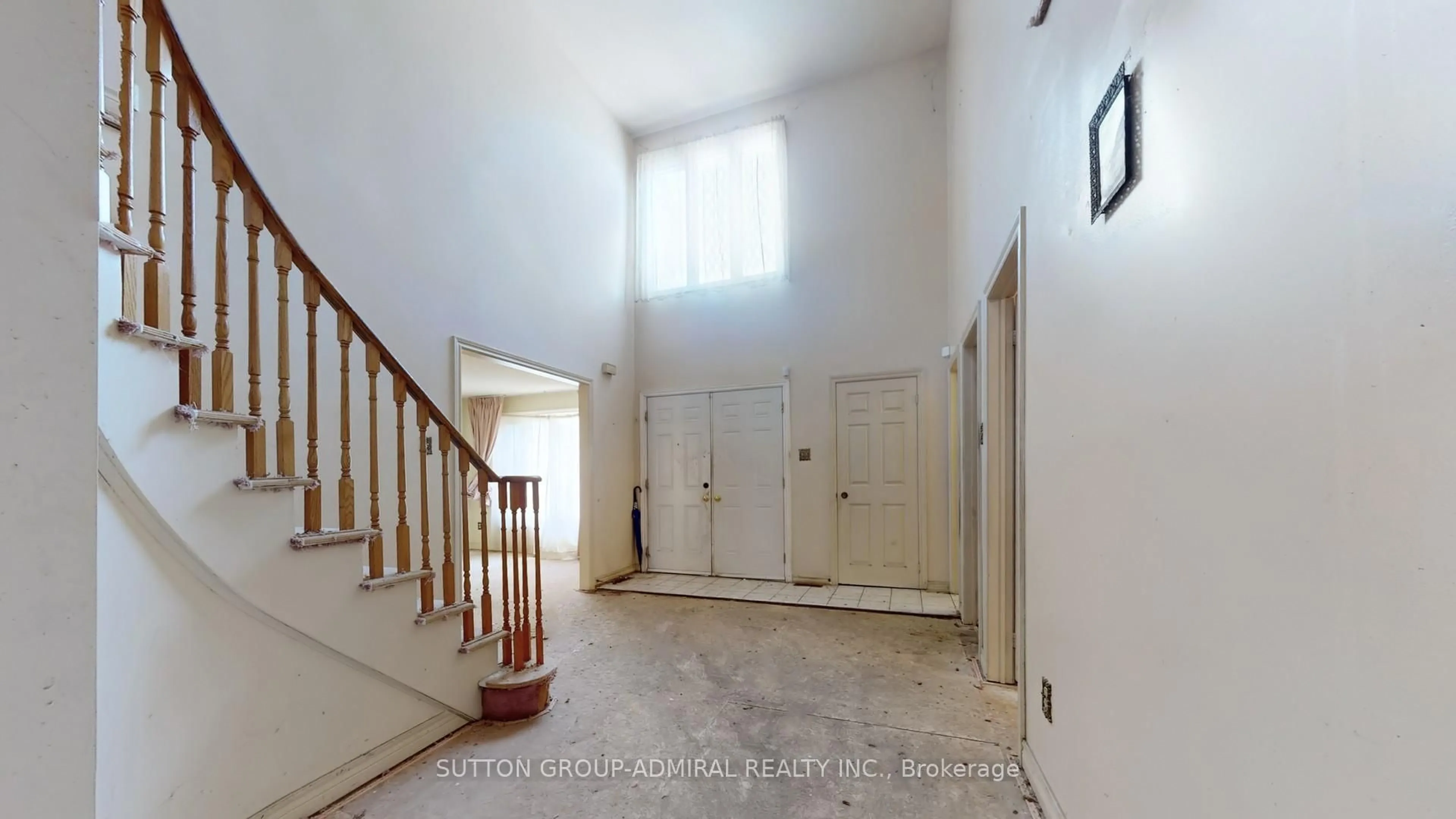Indoor foyer for 71 Featherstone Ave, Markham Ontario L3S 3G8