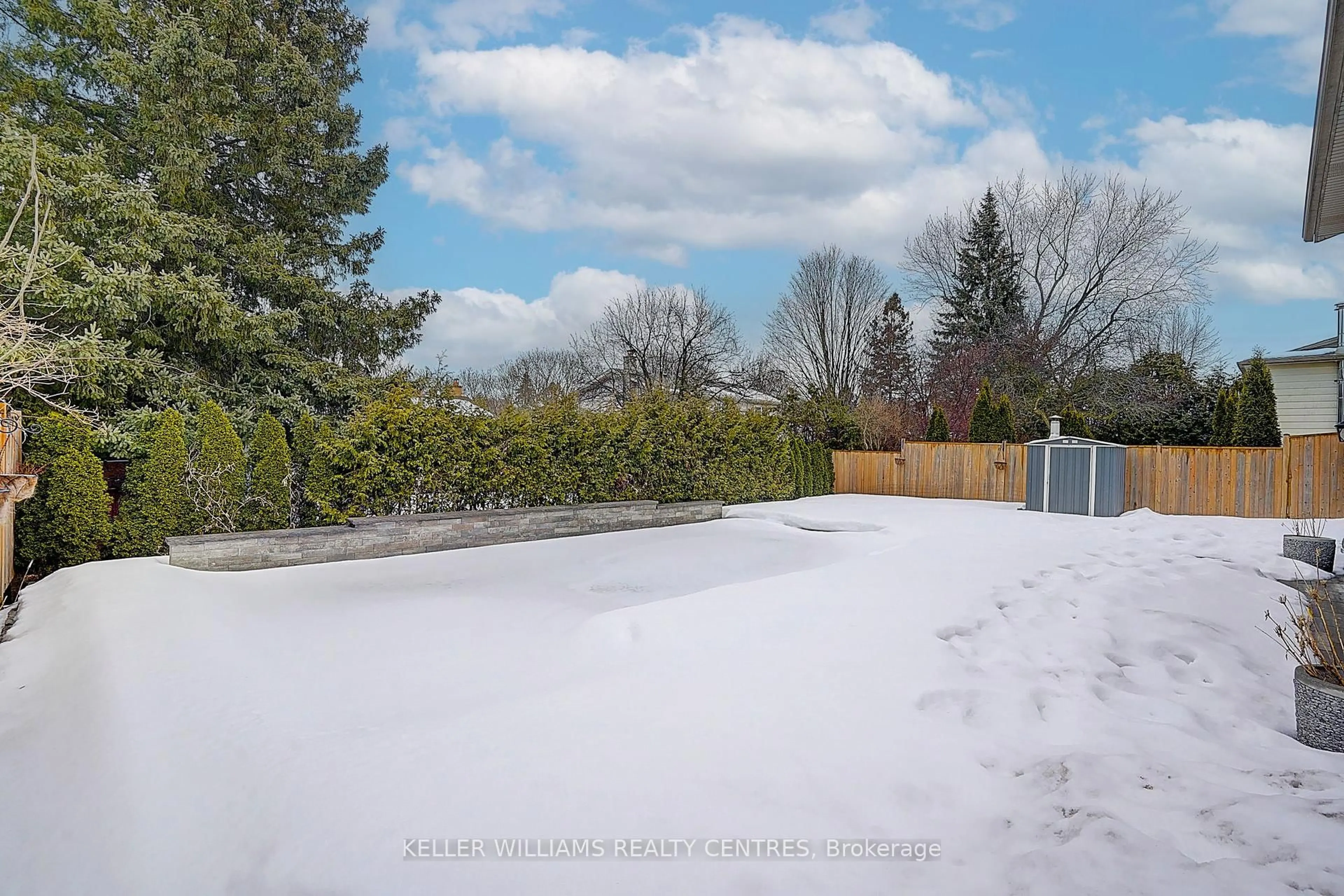 A pic from outside/outdoor area/front of a property/back of a property/a pic from drone, unknown for 17 Sir Kay Dr, Markham Ontario L3P 2Y9
