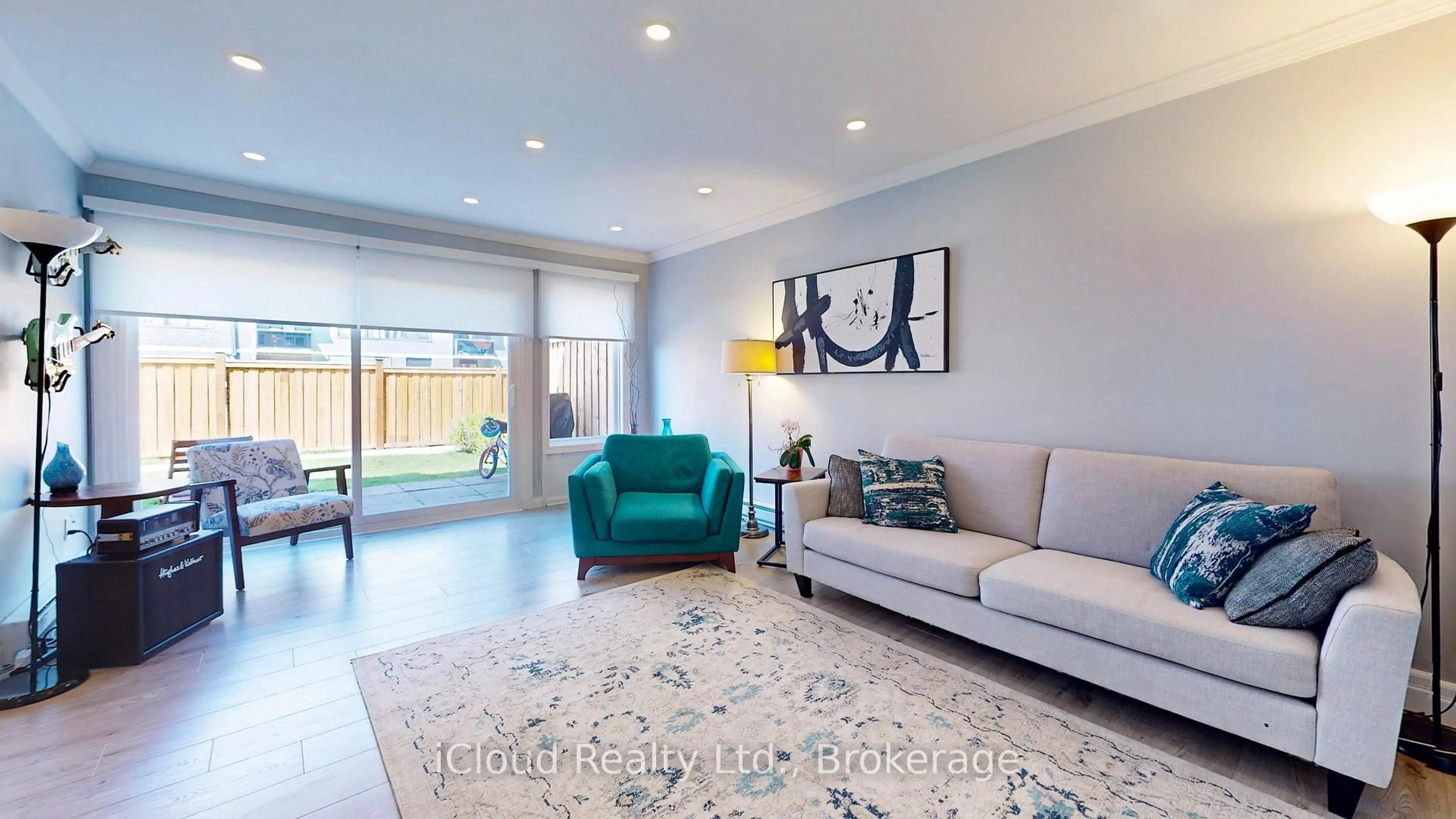 Living room with furniture, unknown for 131 Milestone Cres, Aurora Ontario L4G 3M2