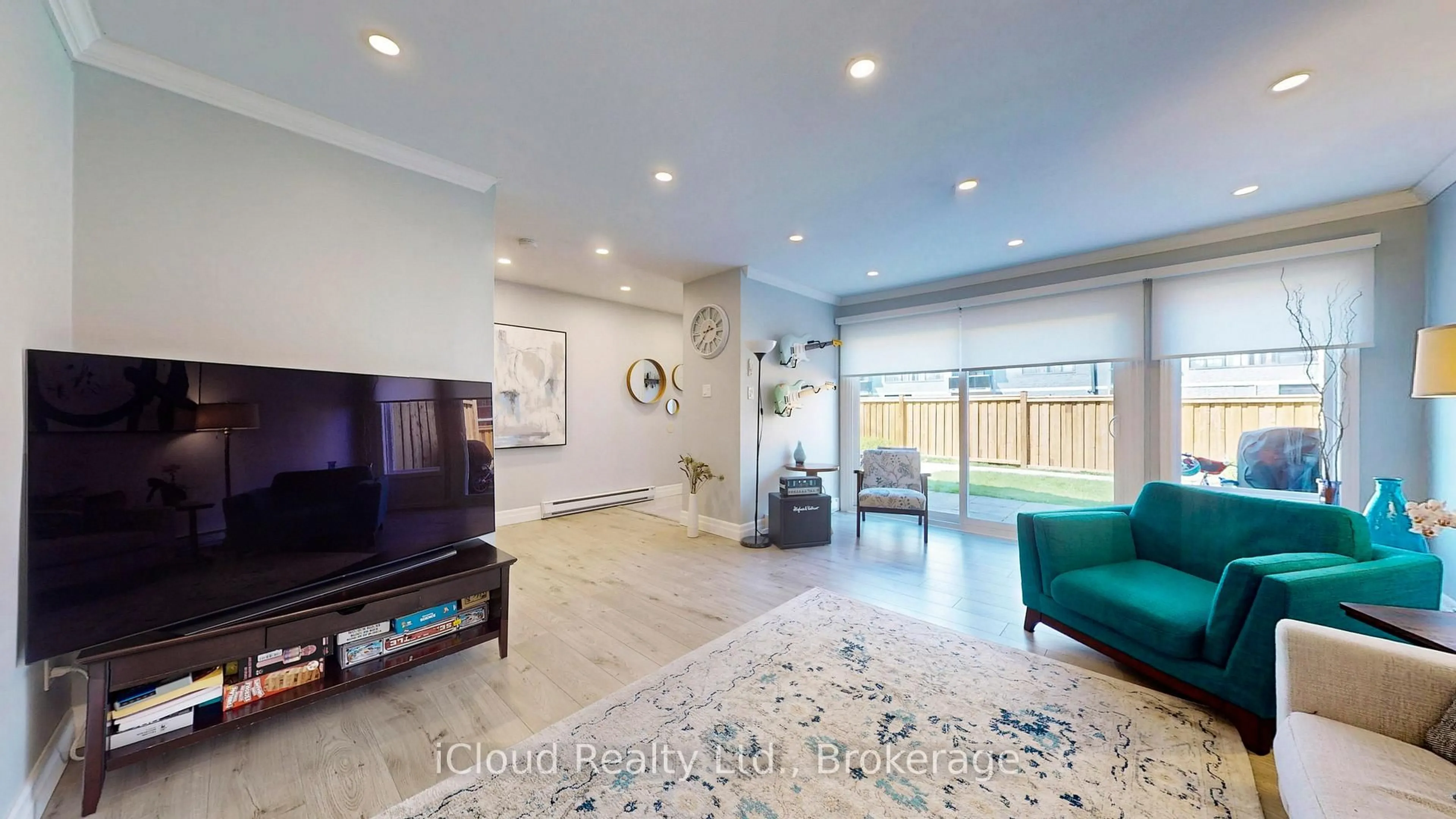 Living room with furniture, ceramic/tile floor for 131 Milestone Cres, Aurora Ontario L4G 3M2