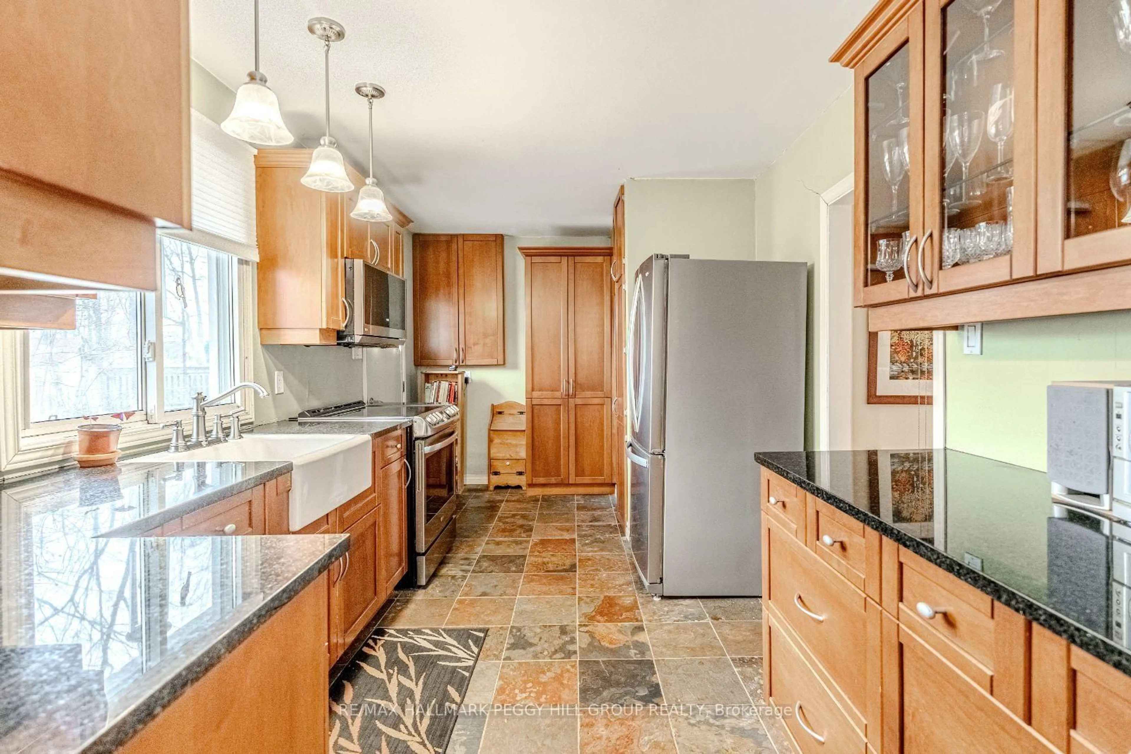 Unknown for 2016 Kate Ave, Innisfil Ontario L9S 1Y2