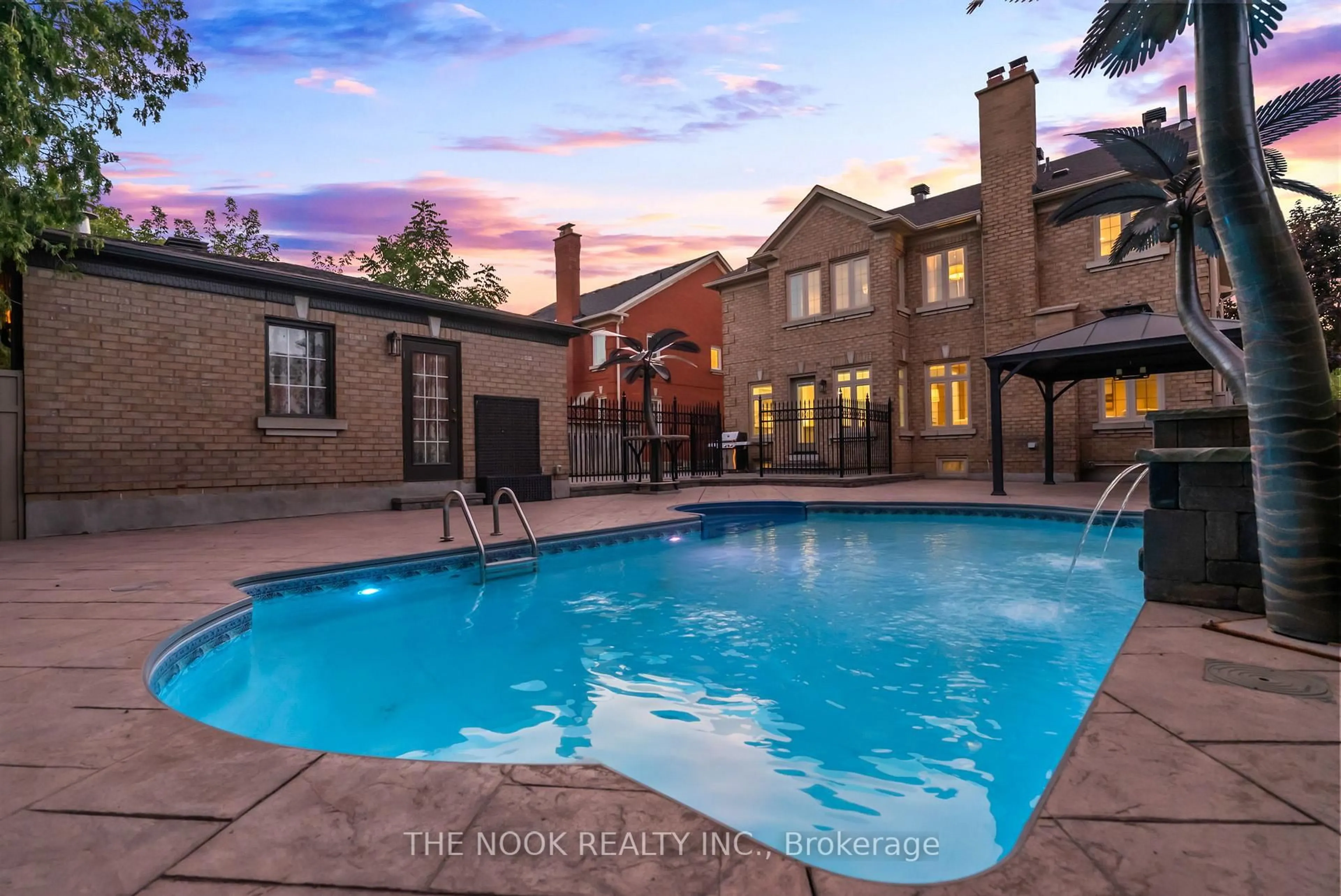Pool for 7 ELLSWORTH Ave, Richmond Hill Ontario L4C 9N9