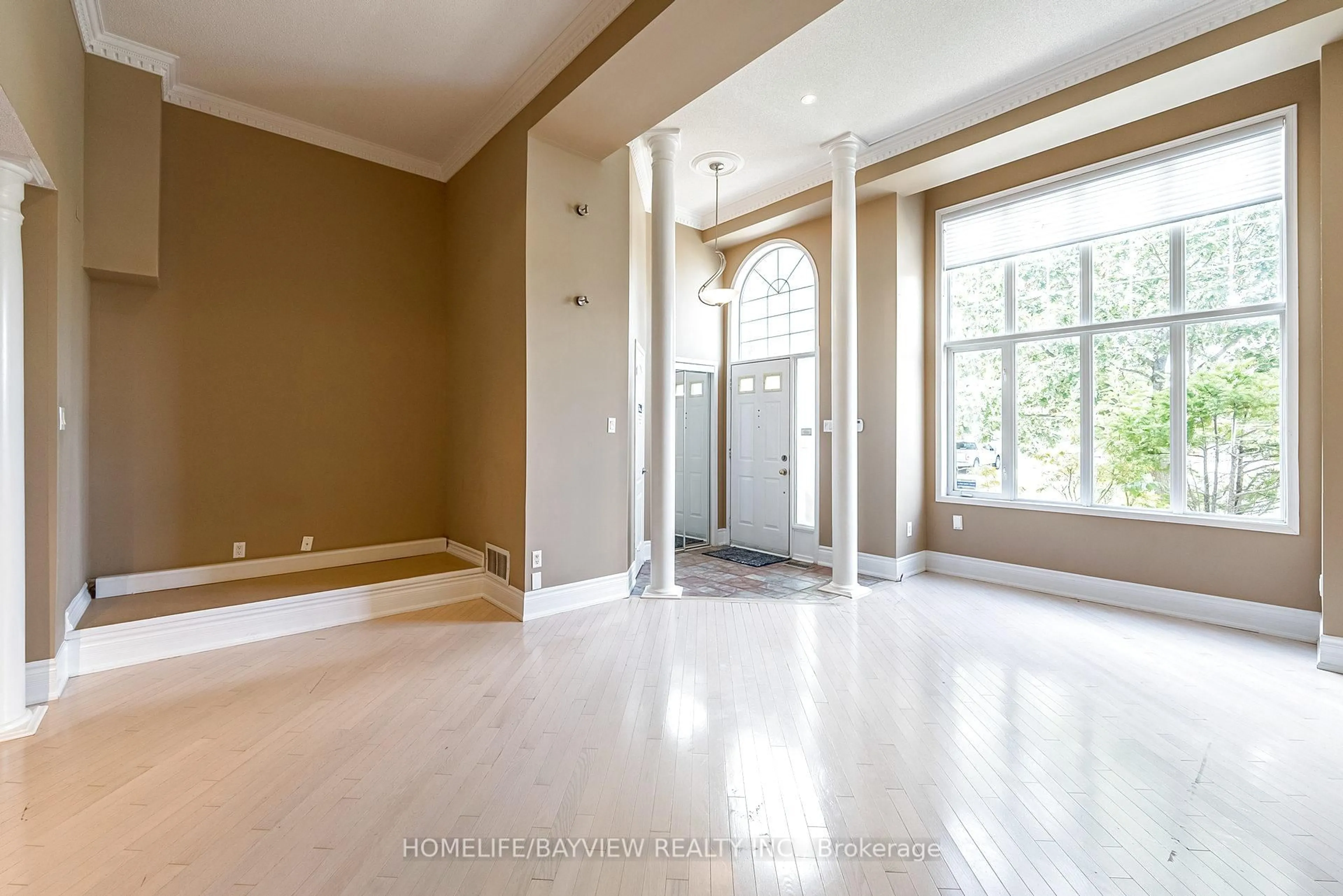 Indoor entryway for 245 Shirley Dr, Richmond Hill Ontario L4S 1T9