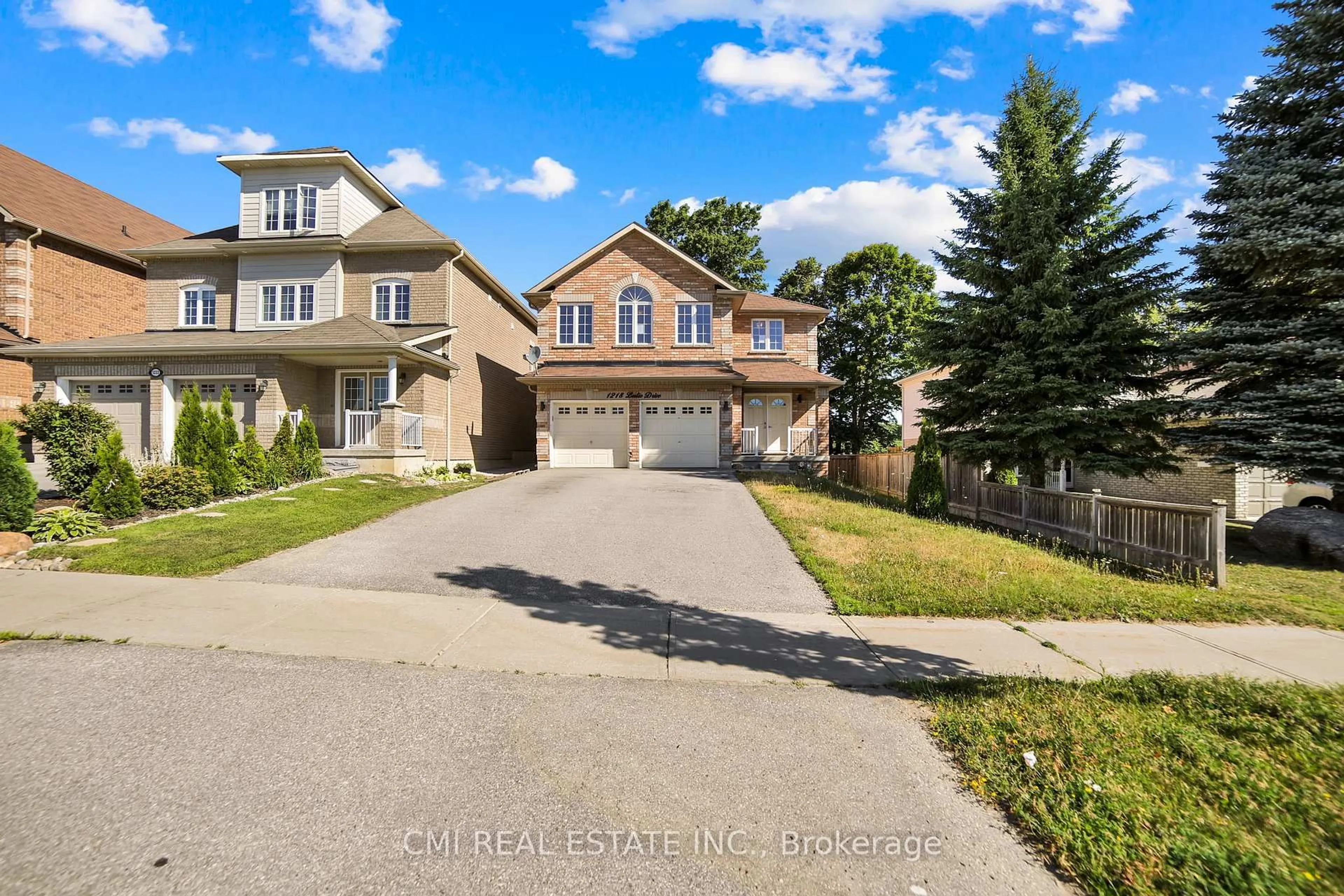 A pic from outside/outdoor area/front of a property/back of a property/a pic from drone, street for 1218 Leslie Dr, Innisfil Ontario L9S 2B1