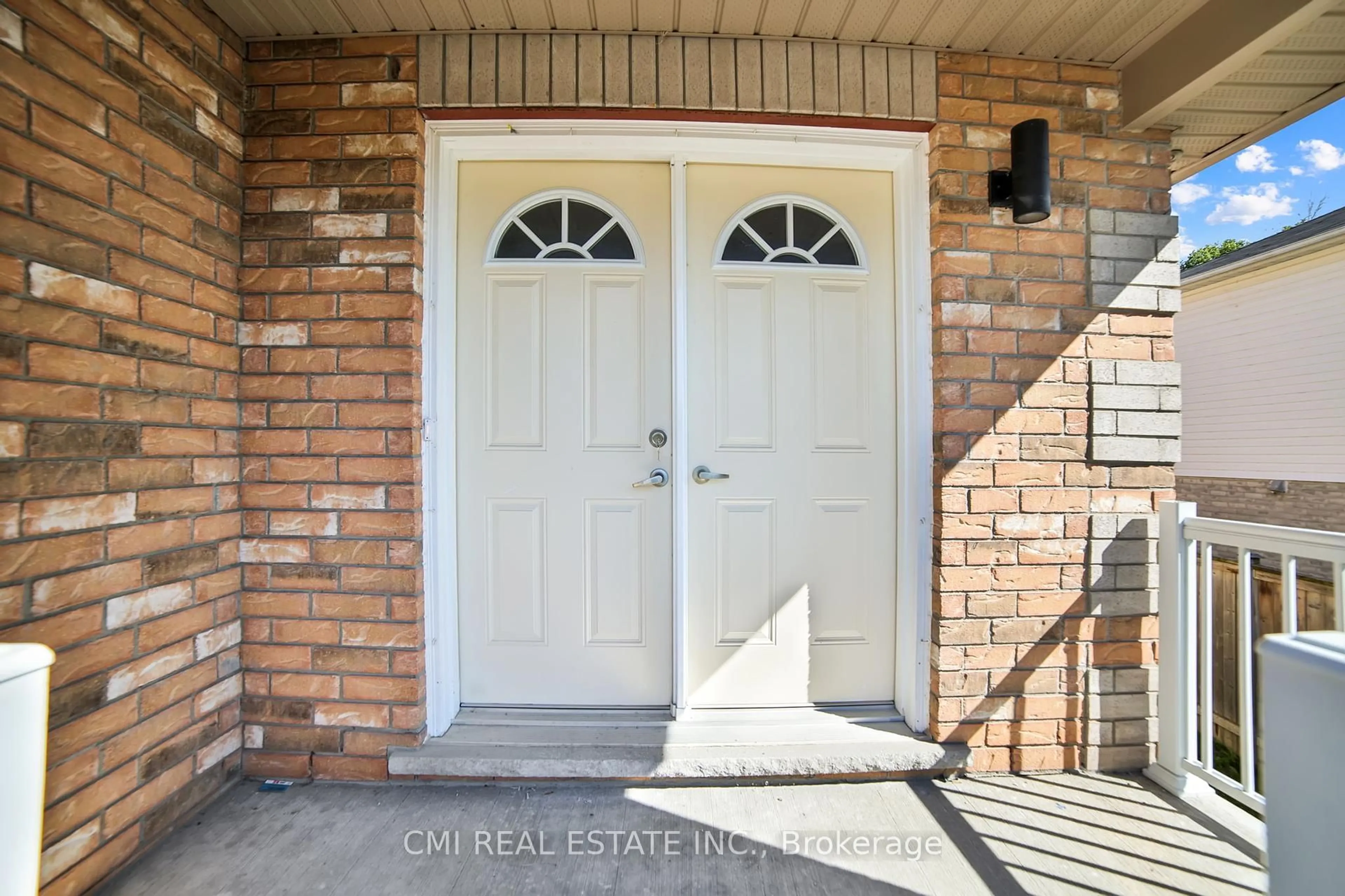 Indoor entryway for 1218 Leslie Dr, Innisfil Ontario L9S 2B1