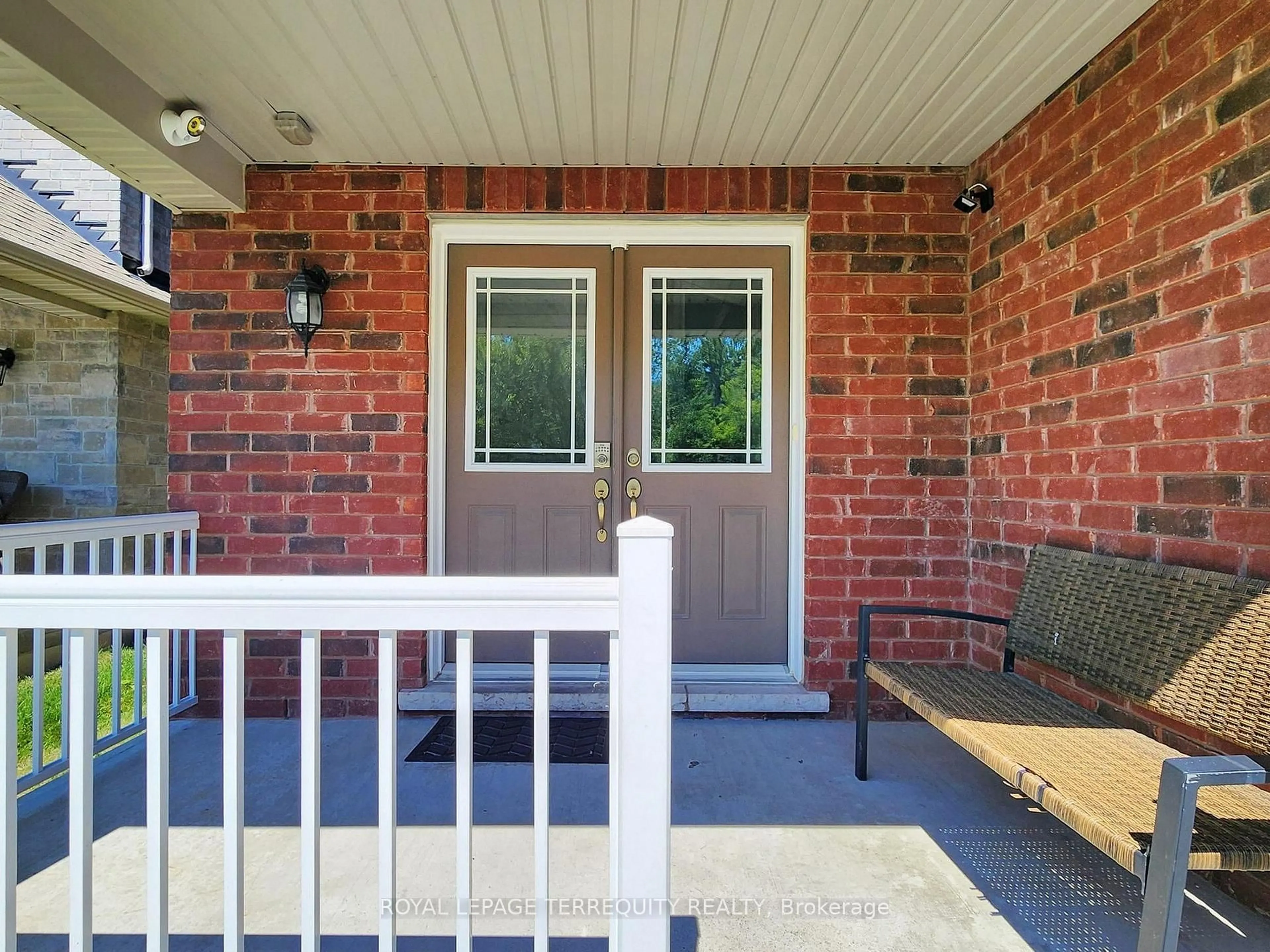 Unknown for 28 Richmond Park Dr, Georgina Ontario L4P 0H2