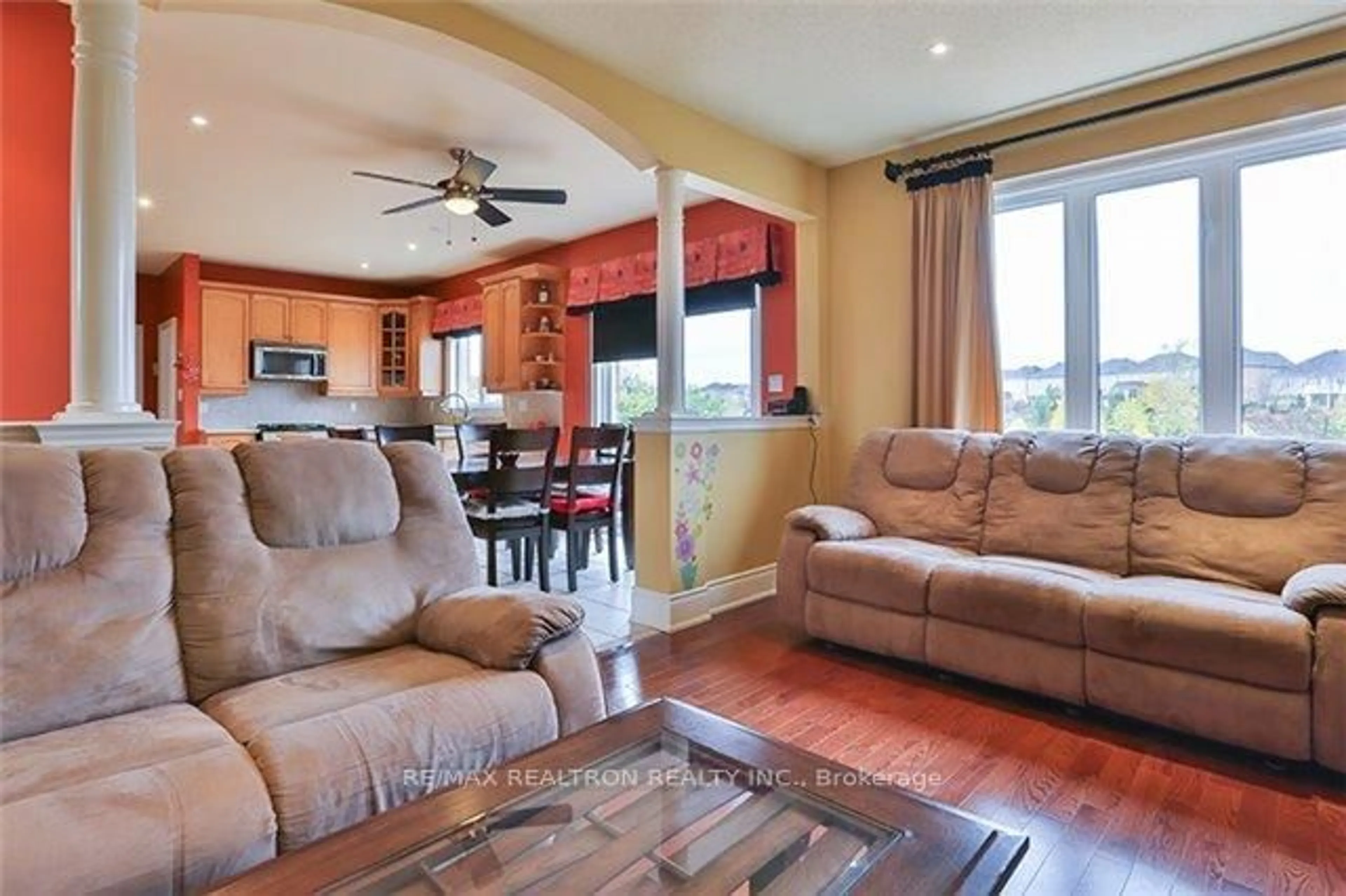 Living room with furniture, unknown for 148 Tower Hill Rd, Richmond Hill Ontario L4E 4L9