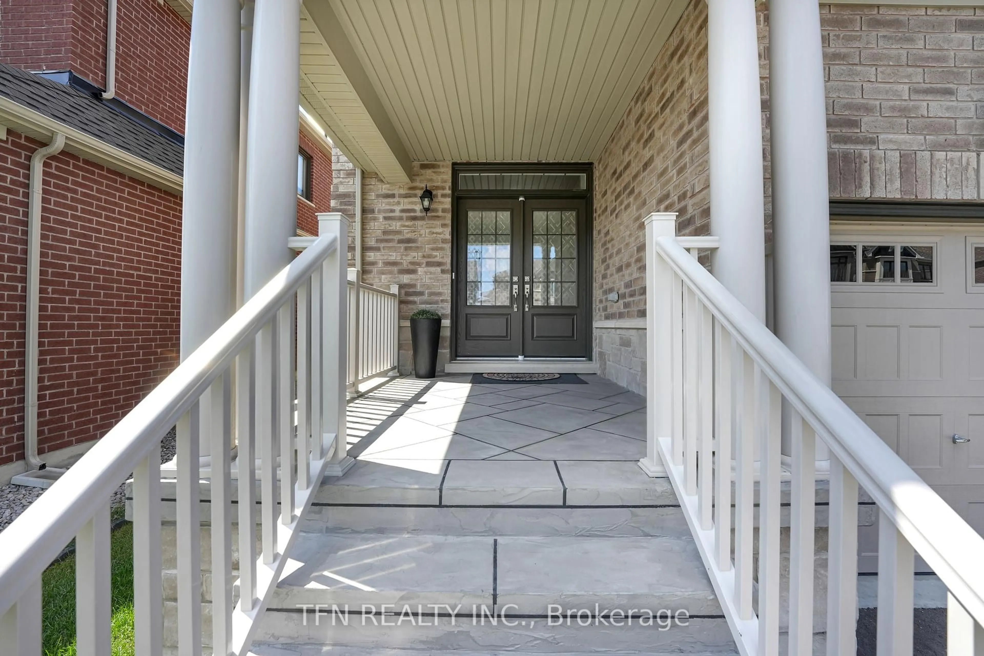Indoor entryway for 115 Bartram Cres, Bradford West Gwillimbury Ontario L3Z 4J2
