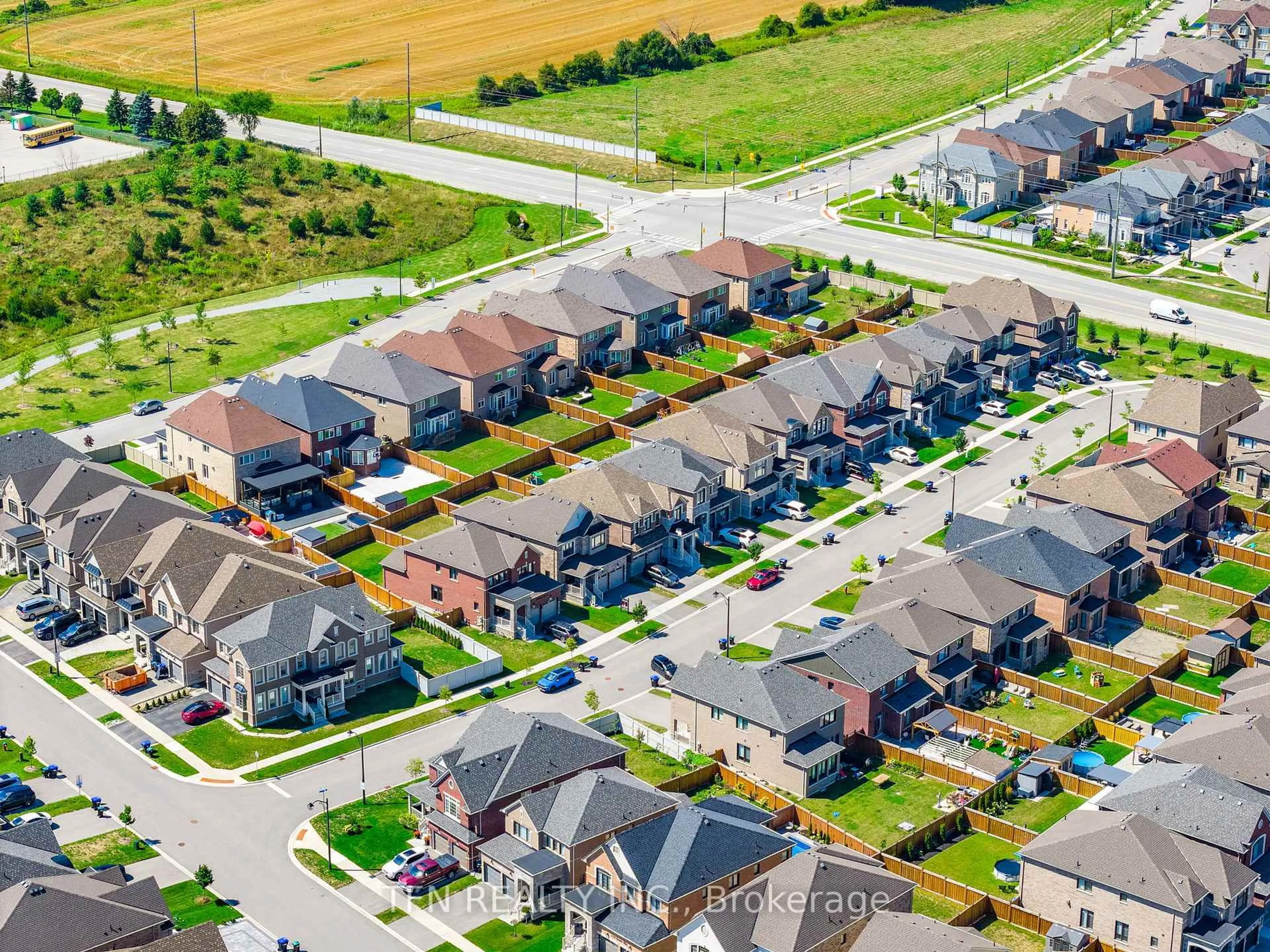 A pic from outside/outdoor area/front of a property/back of a property/a pic from drone, street for 115 Bartram Cres, Bradford West Gwillimbury Ontario L3Z 4J2
