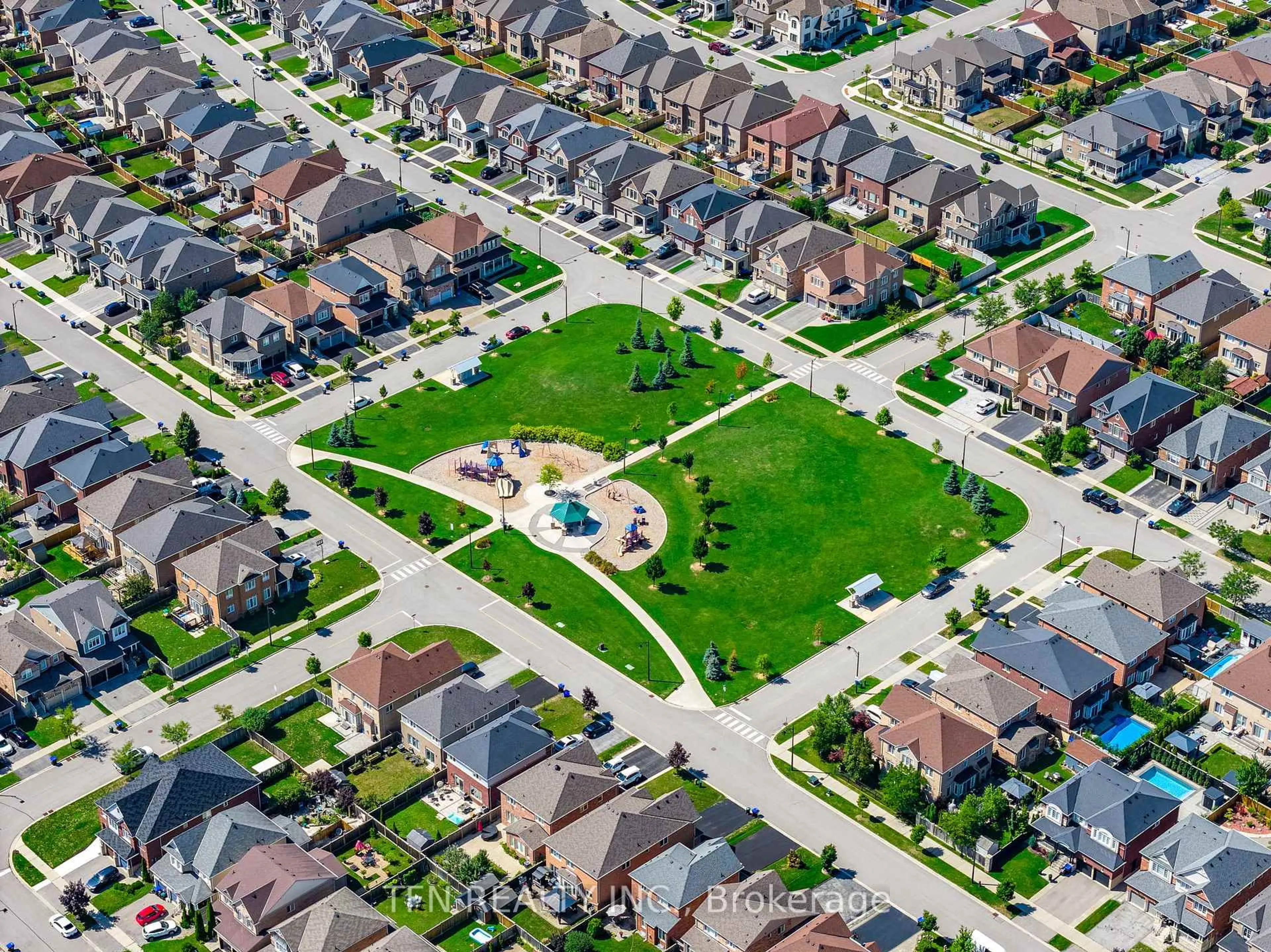 A pic from outside/outdoor area/front of a property/back of a property/a pic from drone, street for 115 Bartram Cres, Bradford West Gwillimbury Ontario L3Z 4J2