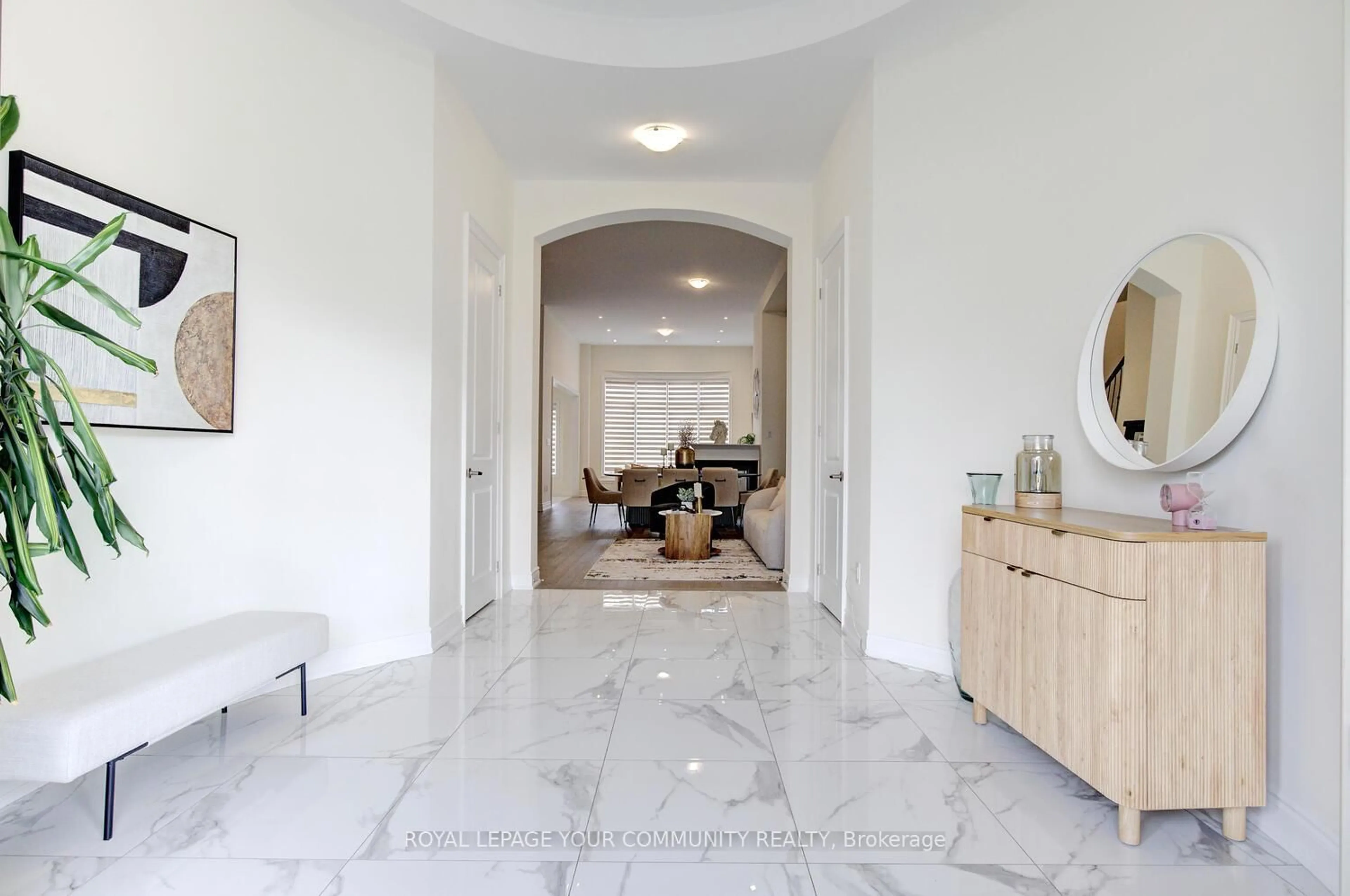 Indoor foyer for 152 Stormont Tr, Vaughan Ontario L4H 4P5