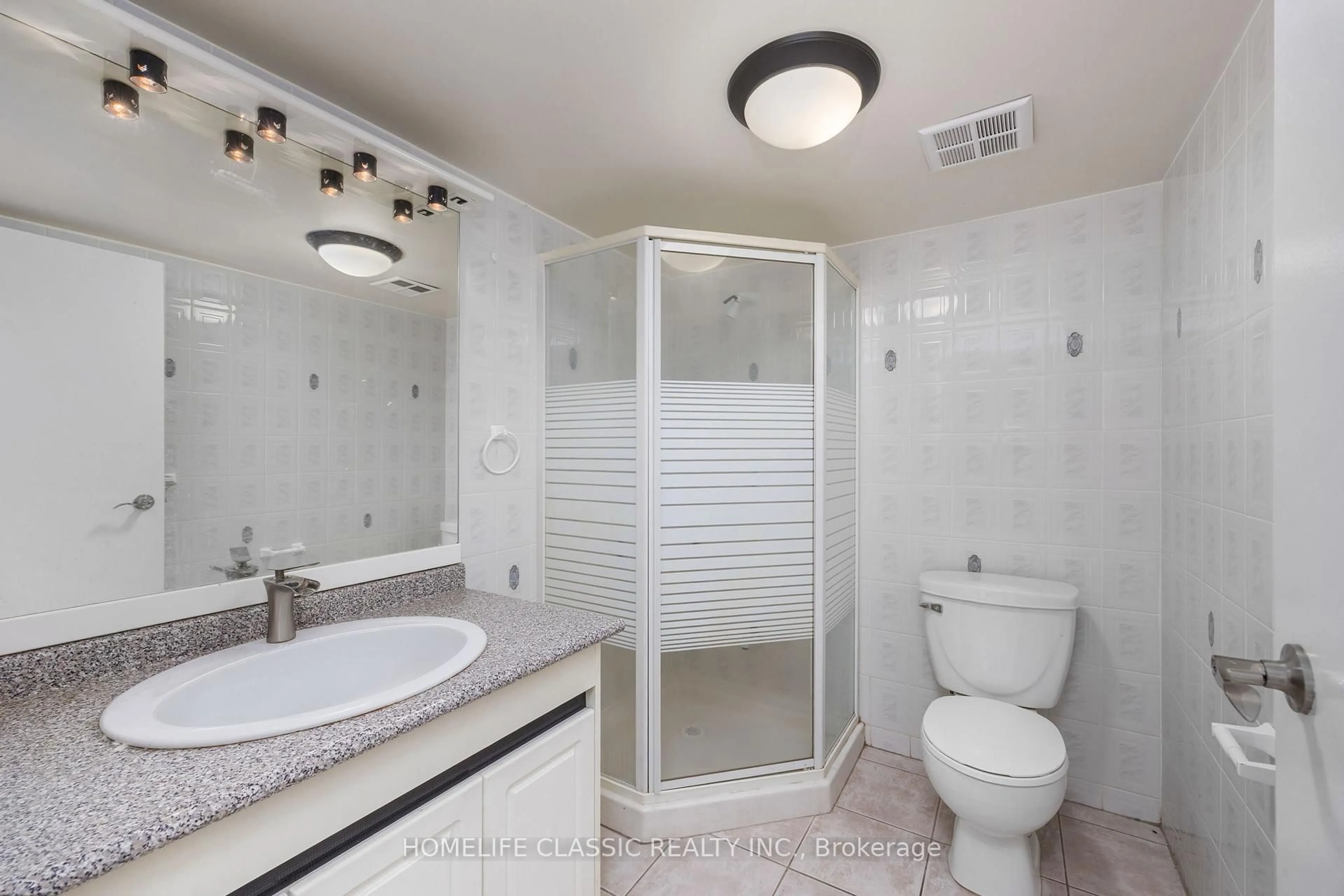 Standard bathroom, ceramic/tile floor for 133 Medallion Blvd, Vaughan Ontario L4L 8R5