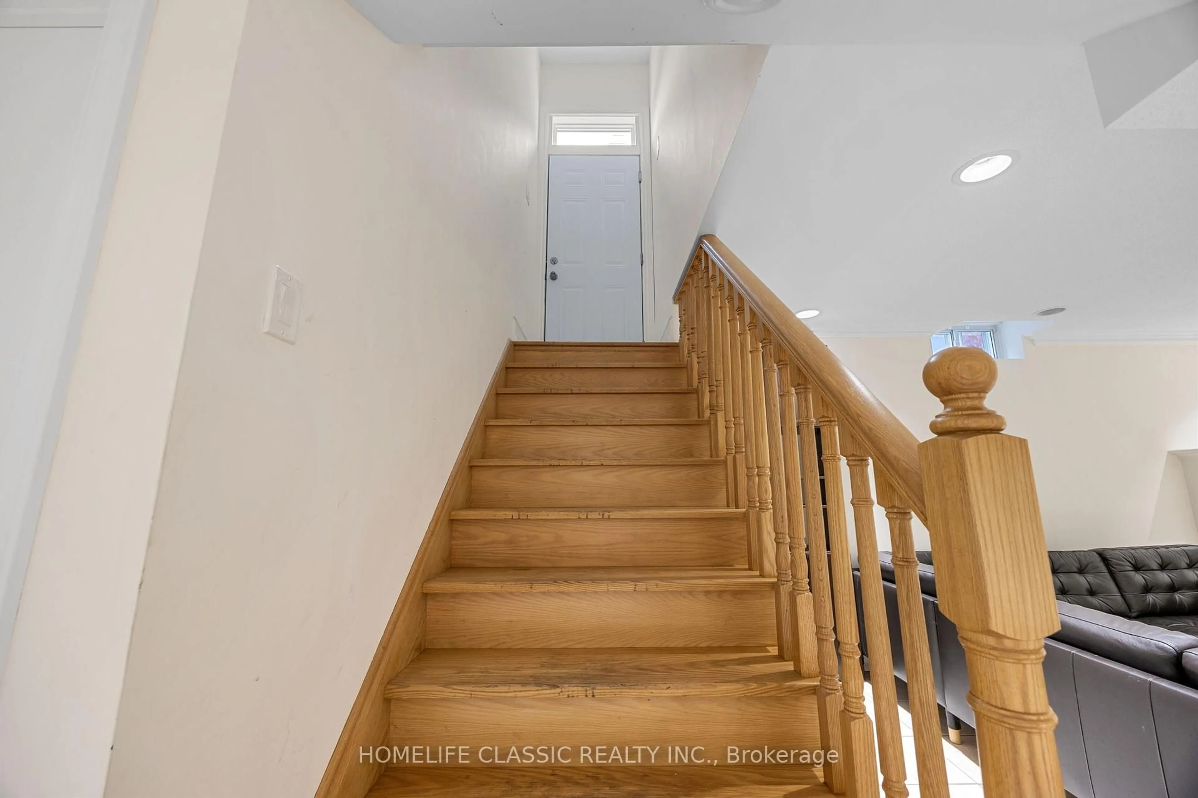 Stairs for 133 Medallion Blvd, Vaughan Ontario L4L 8R5