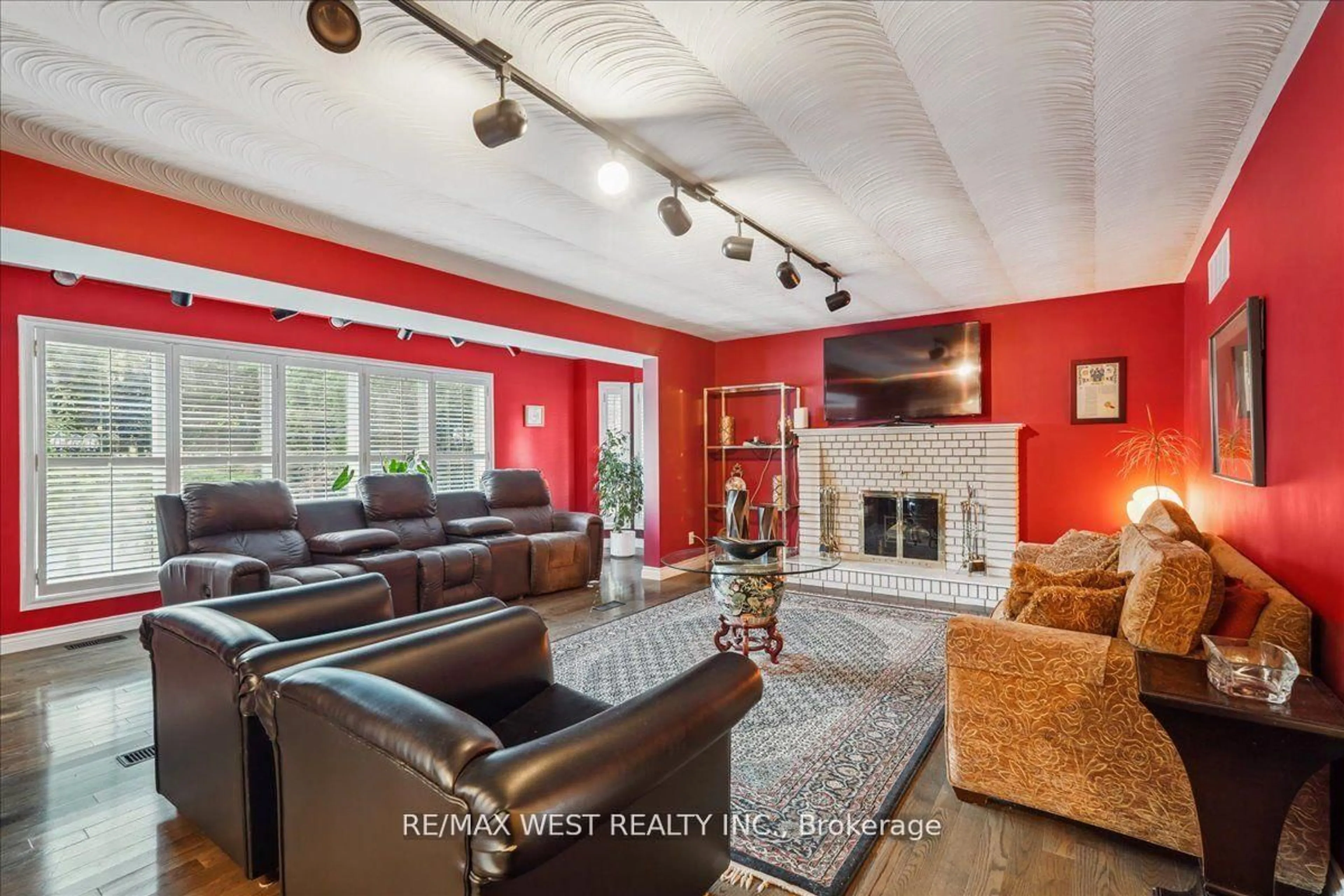 Living room with furniture, unknown for 190 Sandys Dr, Vaughan Ontario L4L 3E3