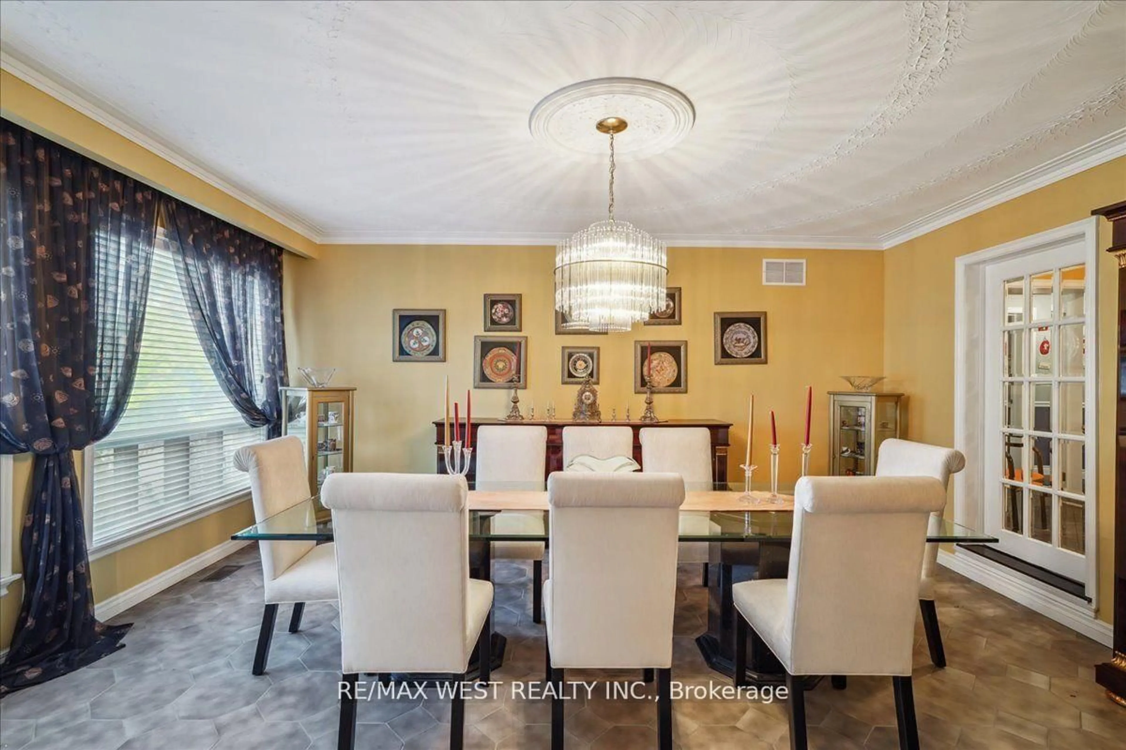 Dining room, unknown for 190 Sandys Dr, Vaughan Ontario L4L 3E3